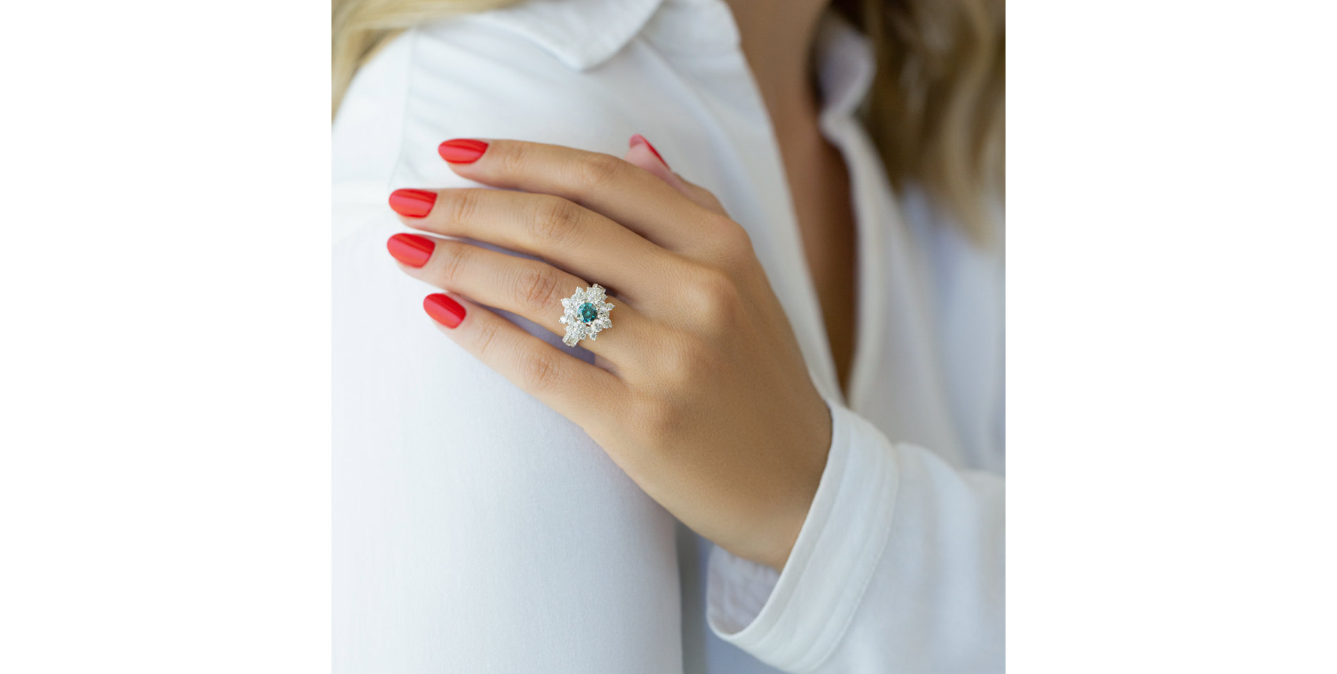 Prsten s modrým diamantem a bílými diamanty Blue Treasure