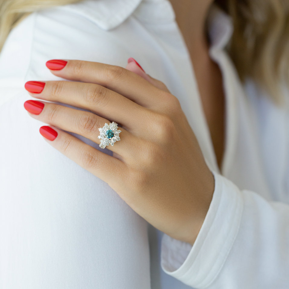 Prsten s modrým diamantem a bílými diamanty Blue Treasure