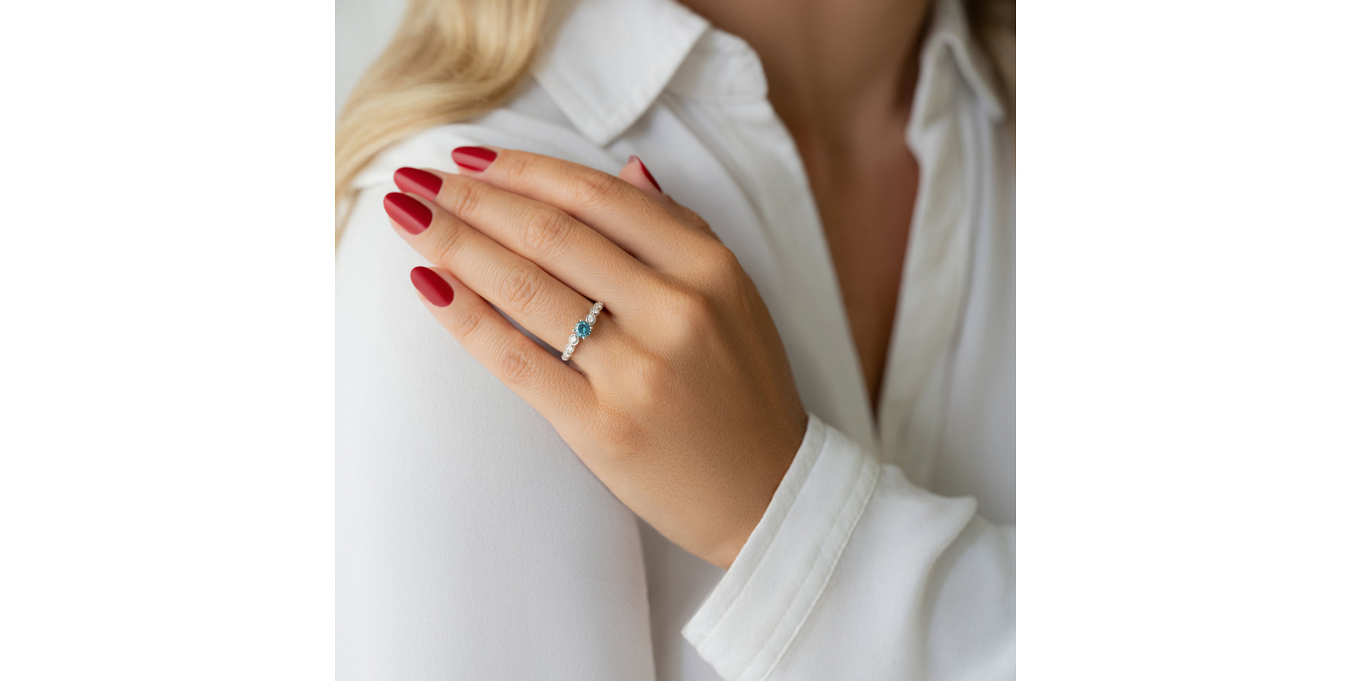 Prsten s modrým diamantem a bílými diamanty Regal Lie