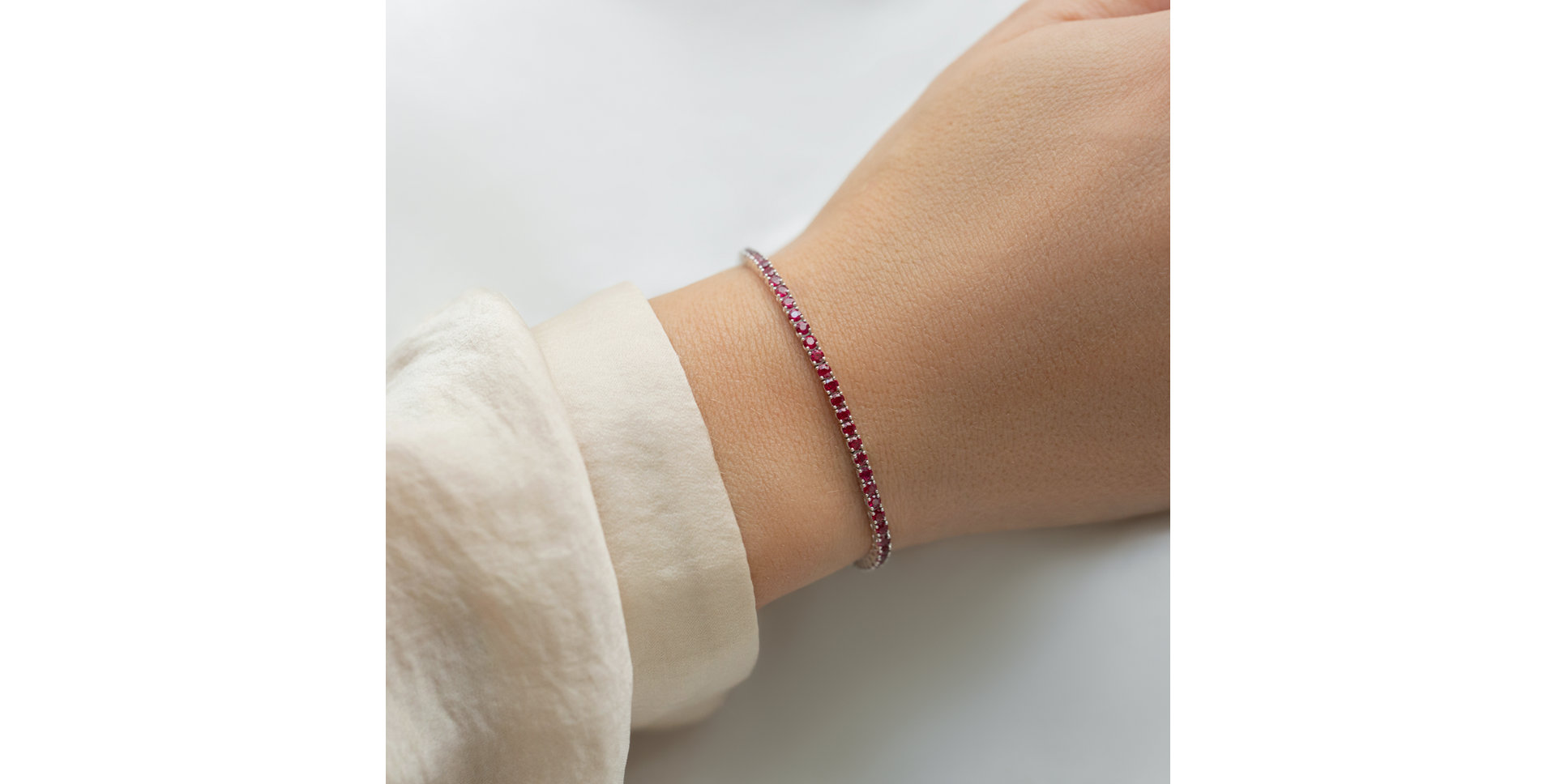Náramek s rubíny Infinite Glow