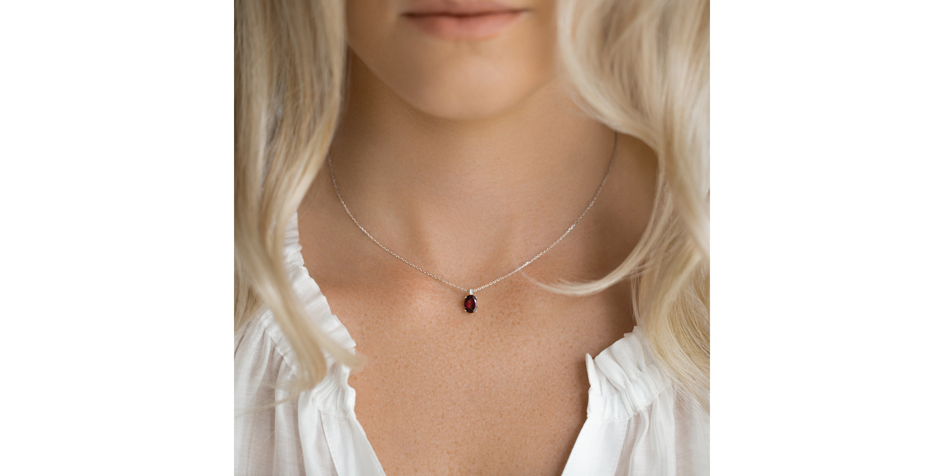 Náhrdelník s diamanty a topazem Grime