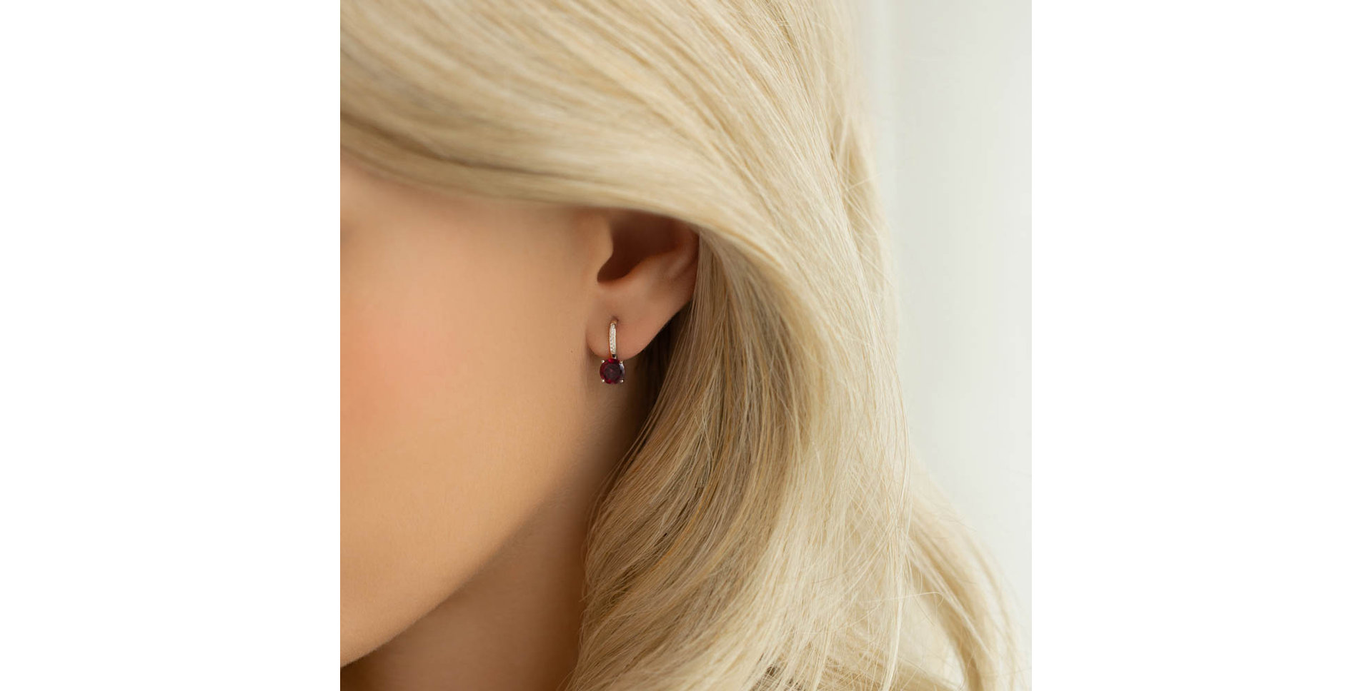 Náušnice s diamanty a morganitem Carlo