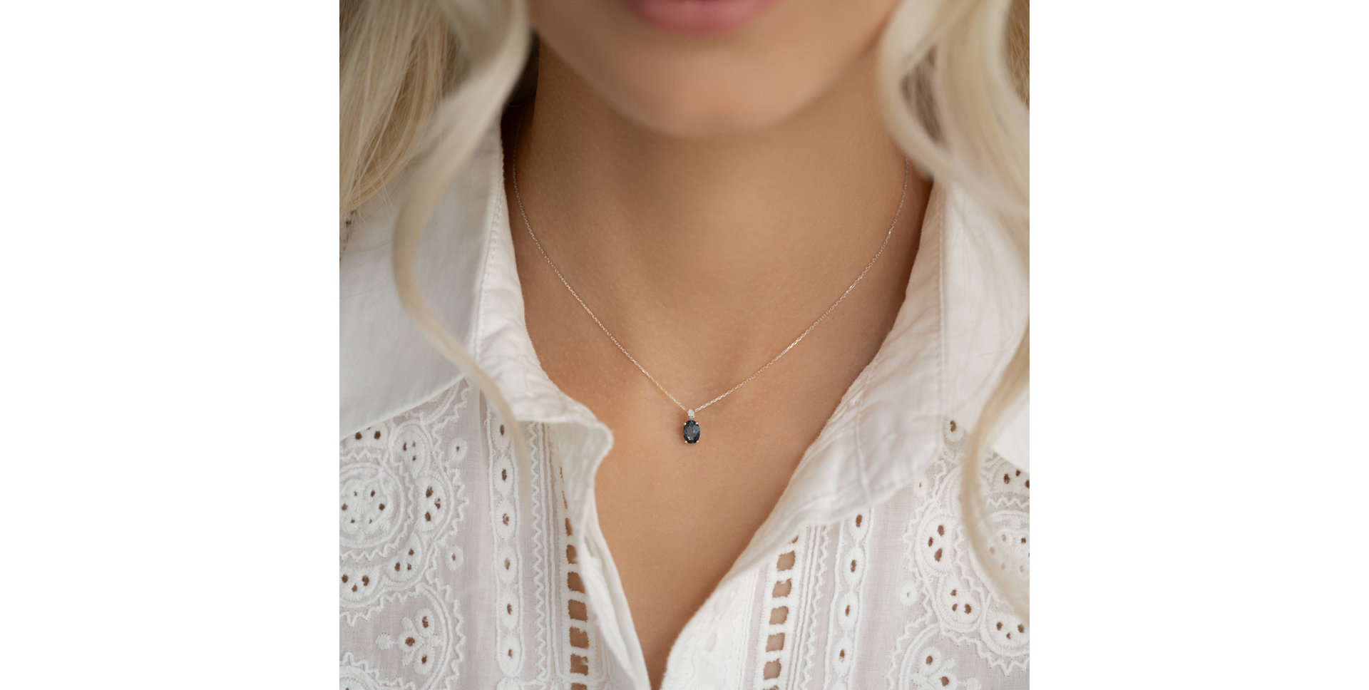 Náhrdelník s diamanty a smaragdem Lauriene