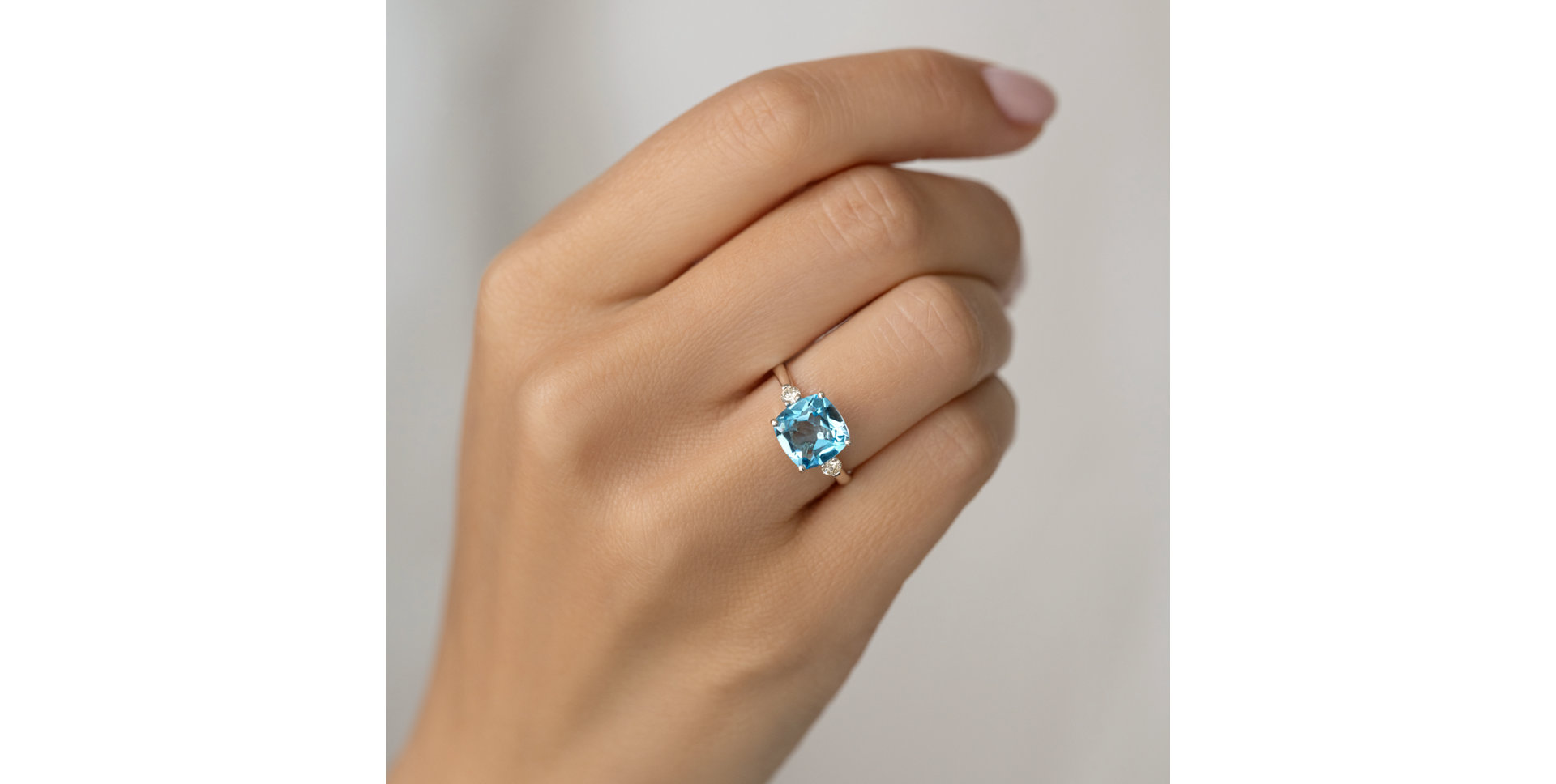 Prsten s diamanty a topazem The Countess