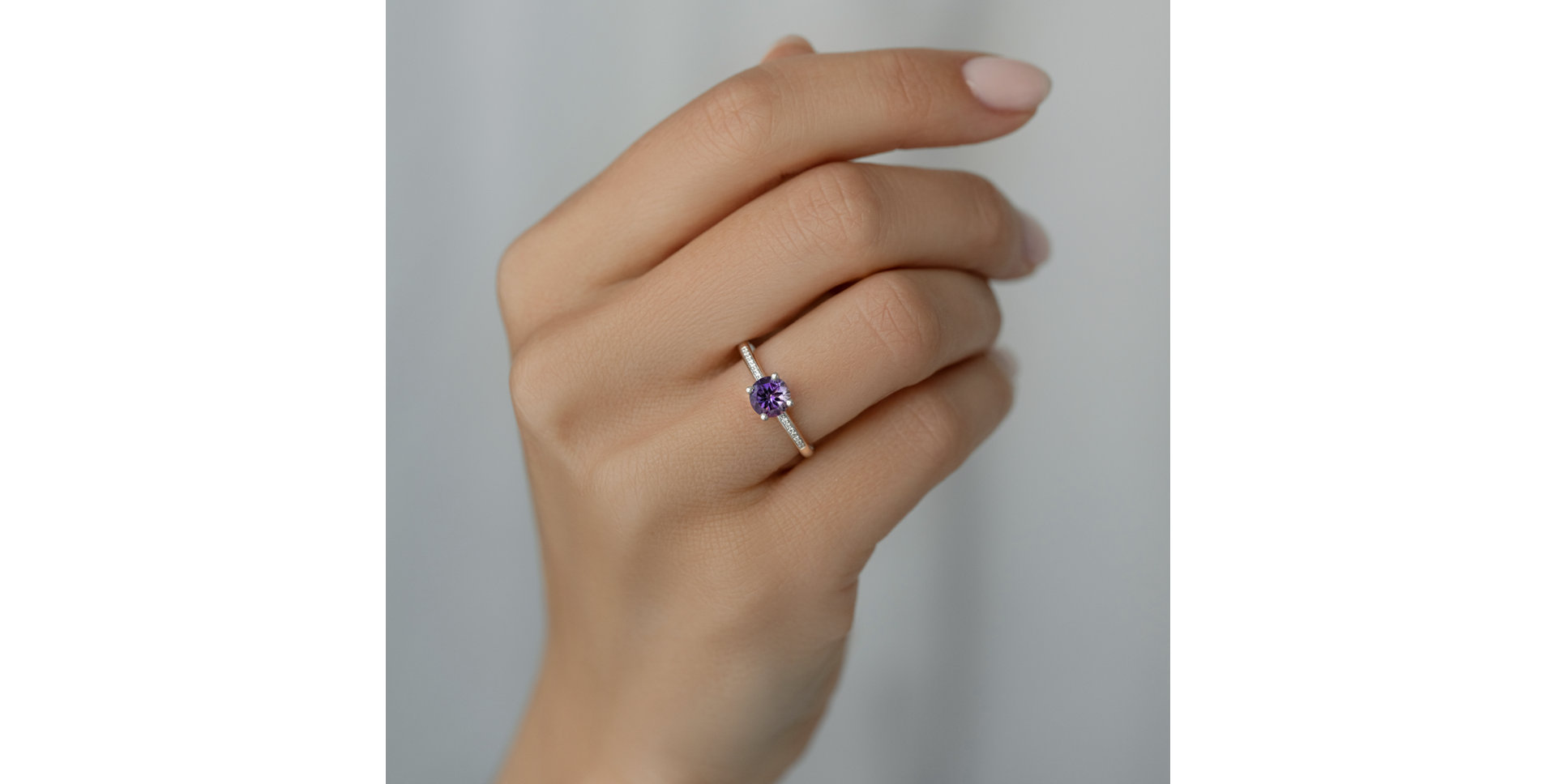 Prsten s diamanty a peridotem Satin