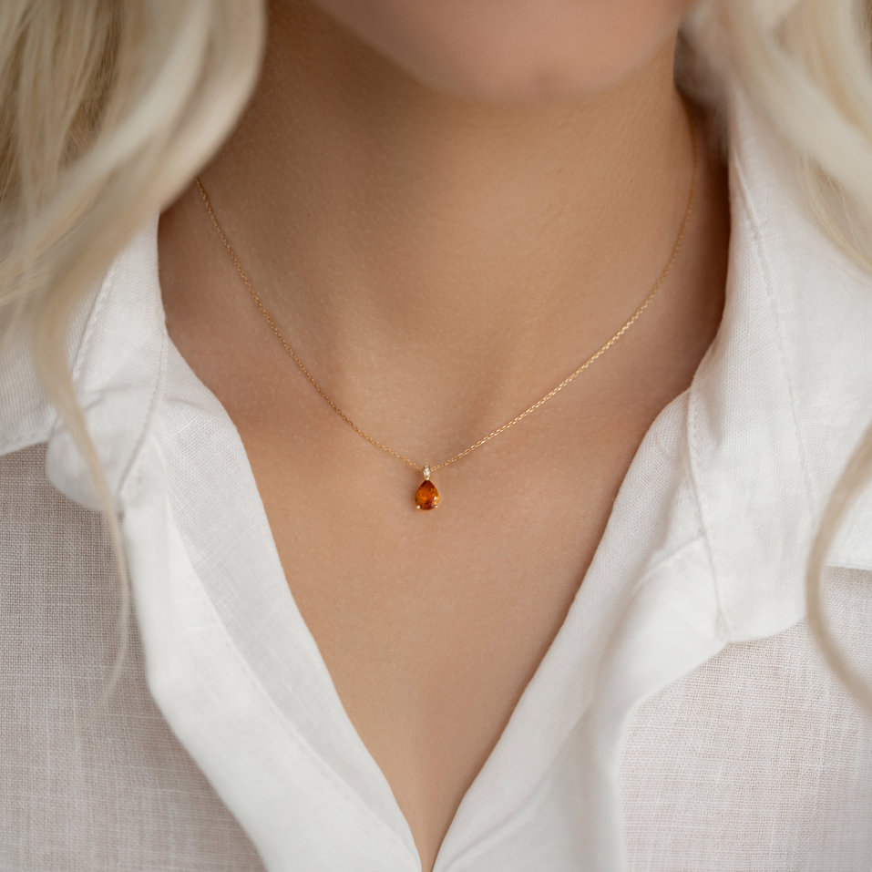 Náhrdelník s diamanty a rhodolitem Teardrop