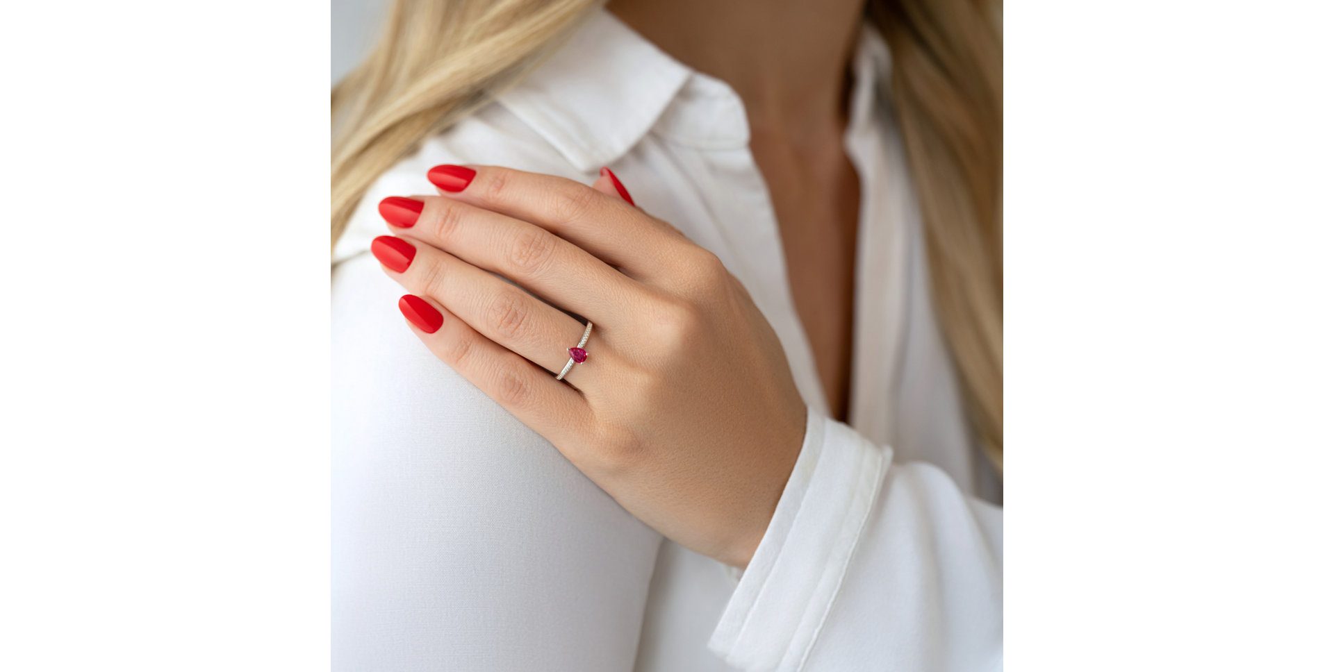 Prsten s diamanty a rubínem Seriane