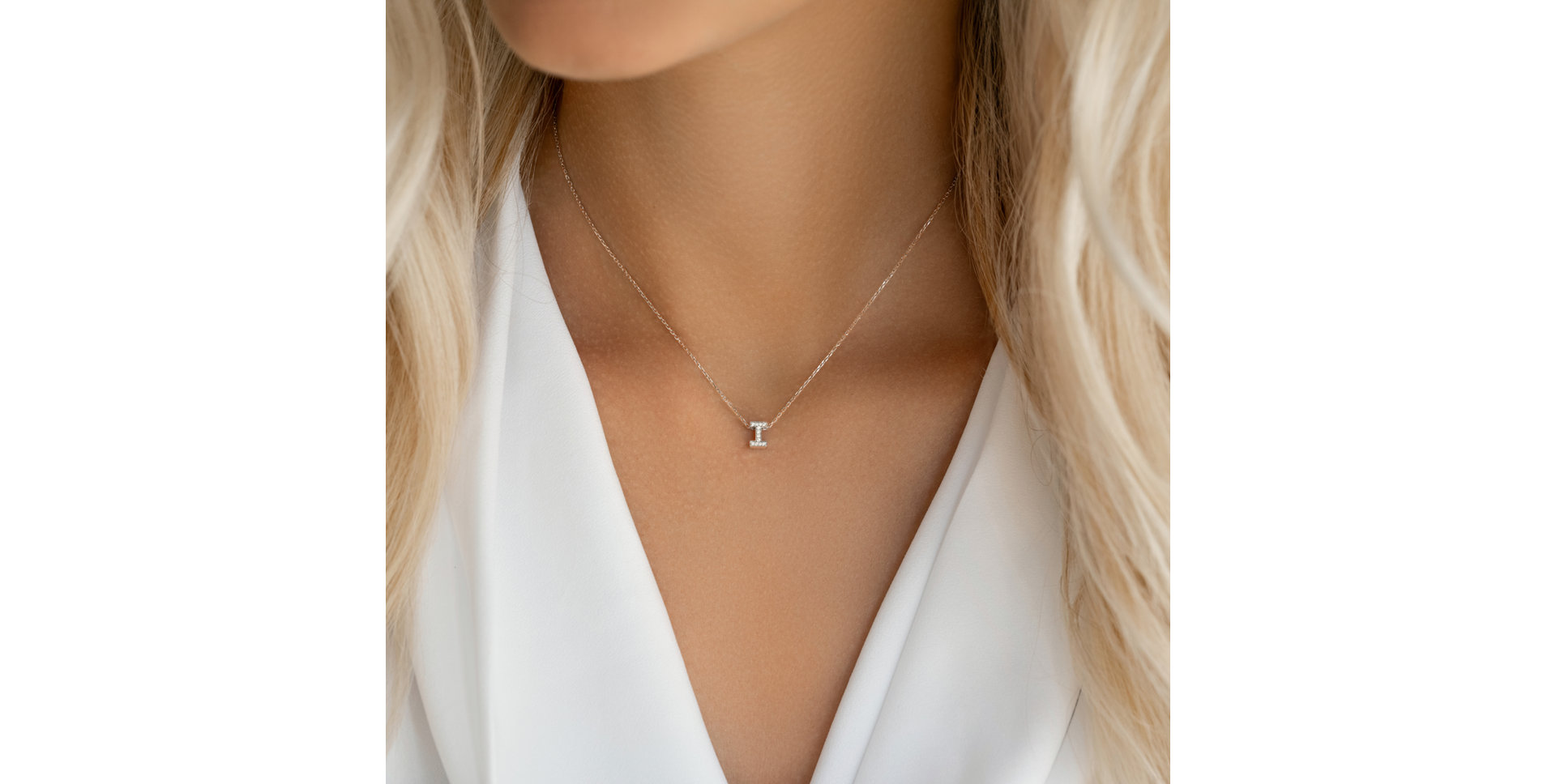 Přívěs s diamanty Twinkling  Letter