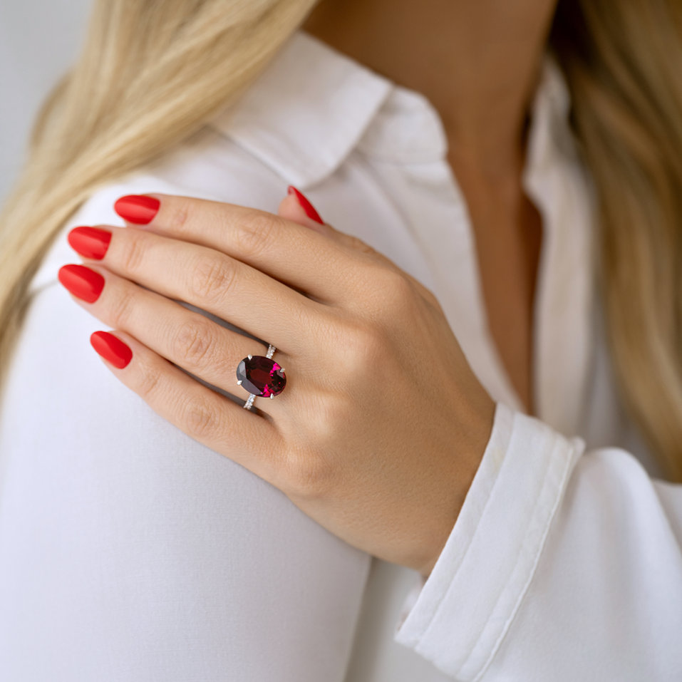 Prsten s diamanty a rhodolitem Burgundy Flame