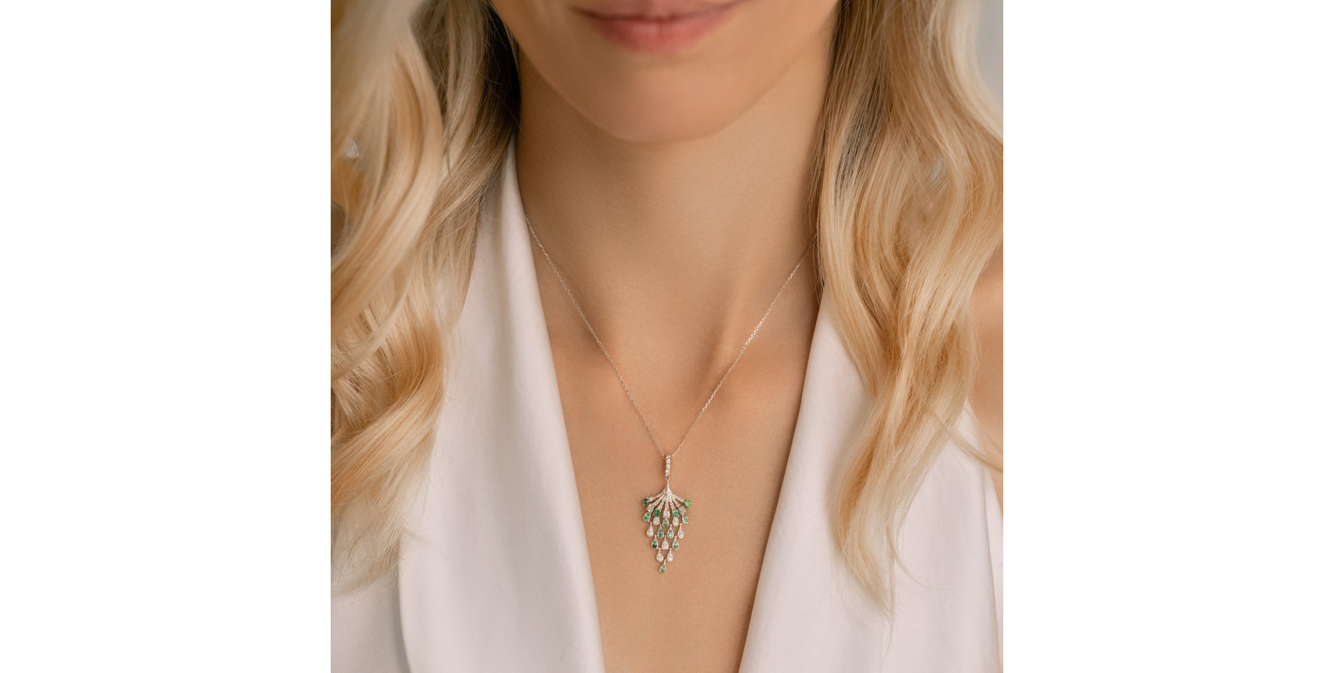 Náhrdelník s diamanty a smaragdy Royal Mesh