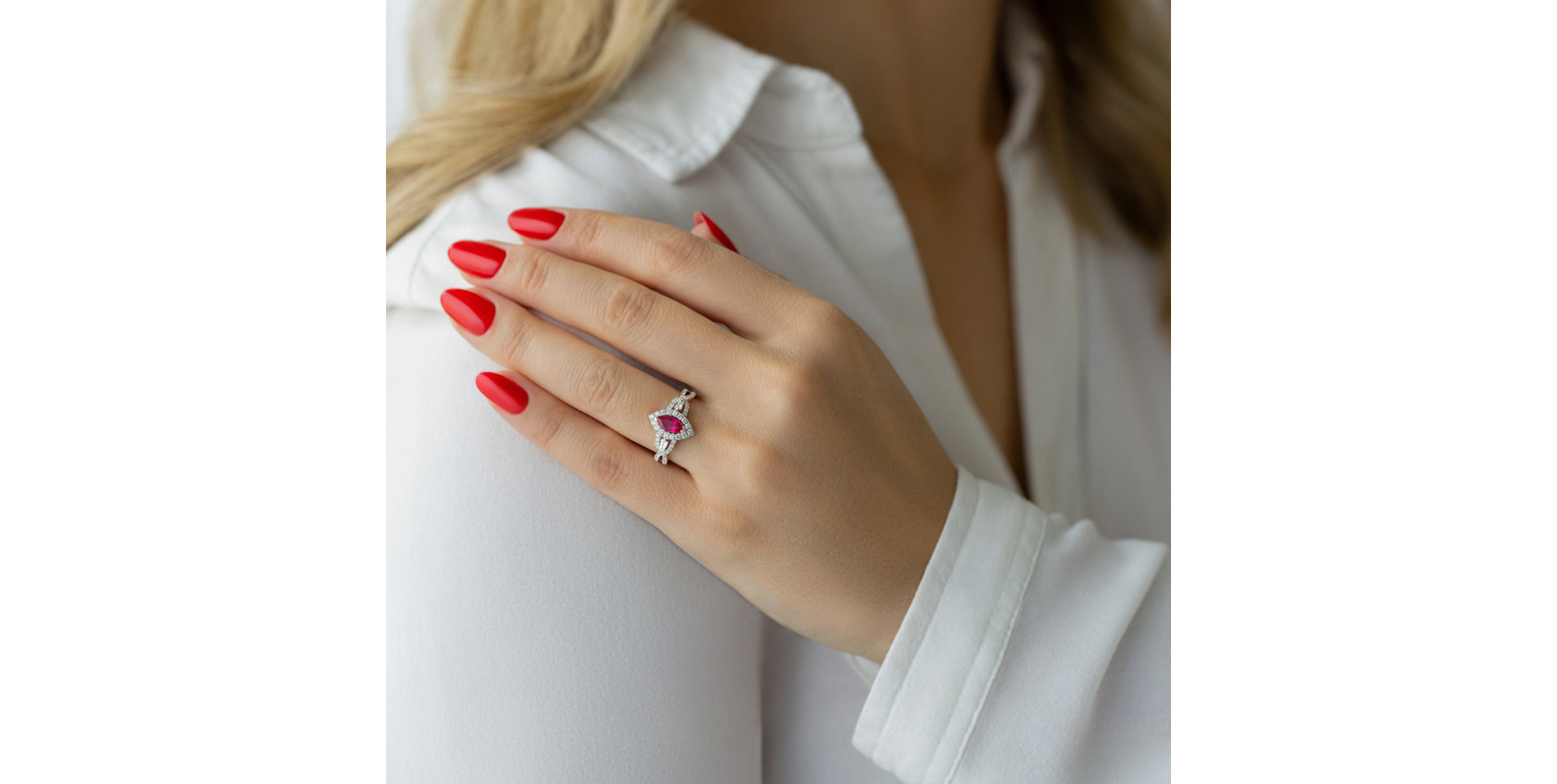 Prsten s diamanty a rubínem Tessora