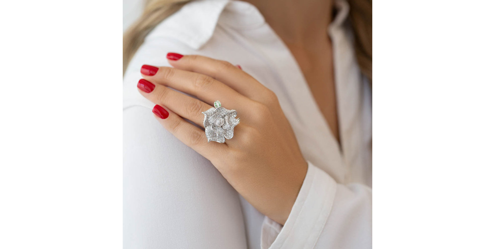 Prsten s diamanty a granáty Pompesa