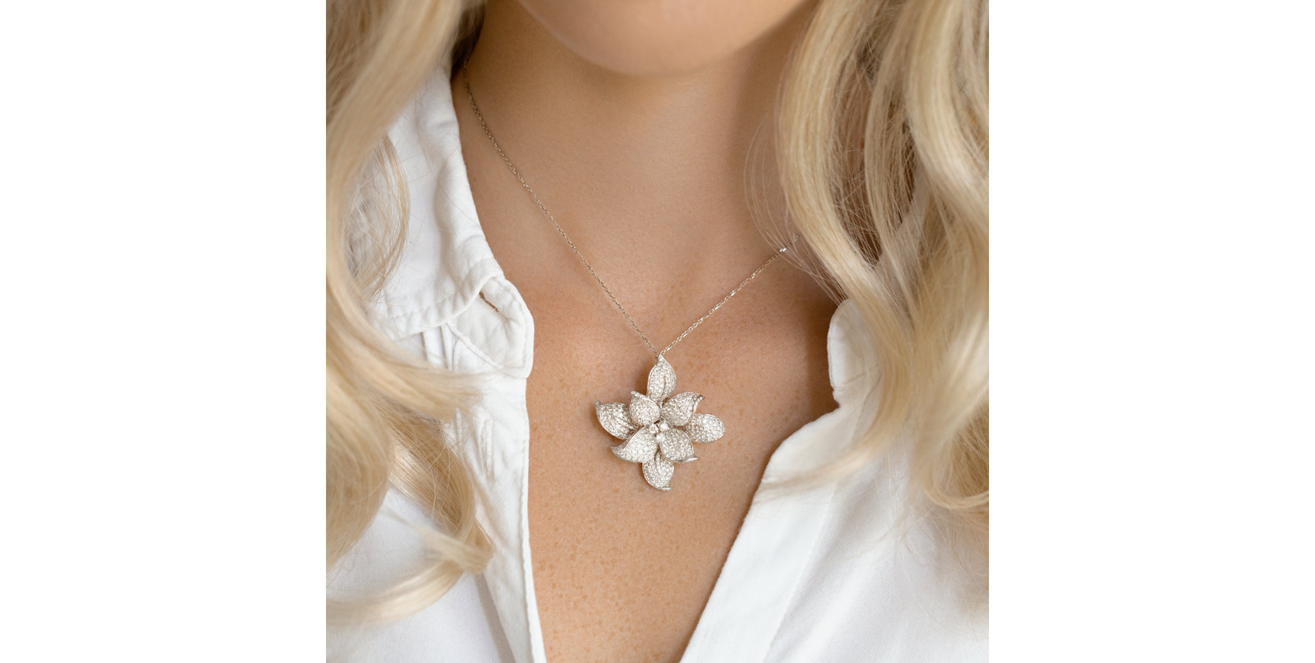 Přívěs s diamanty Akito Rose