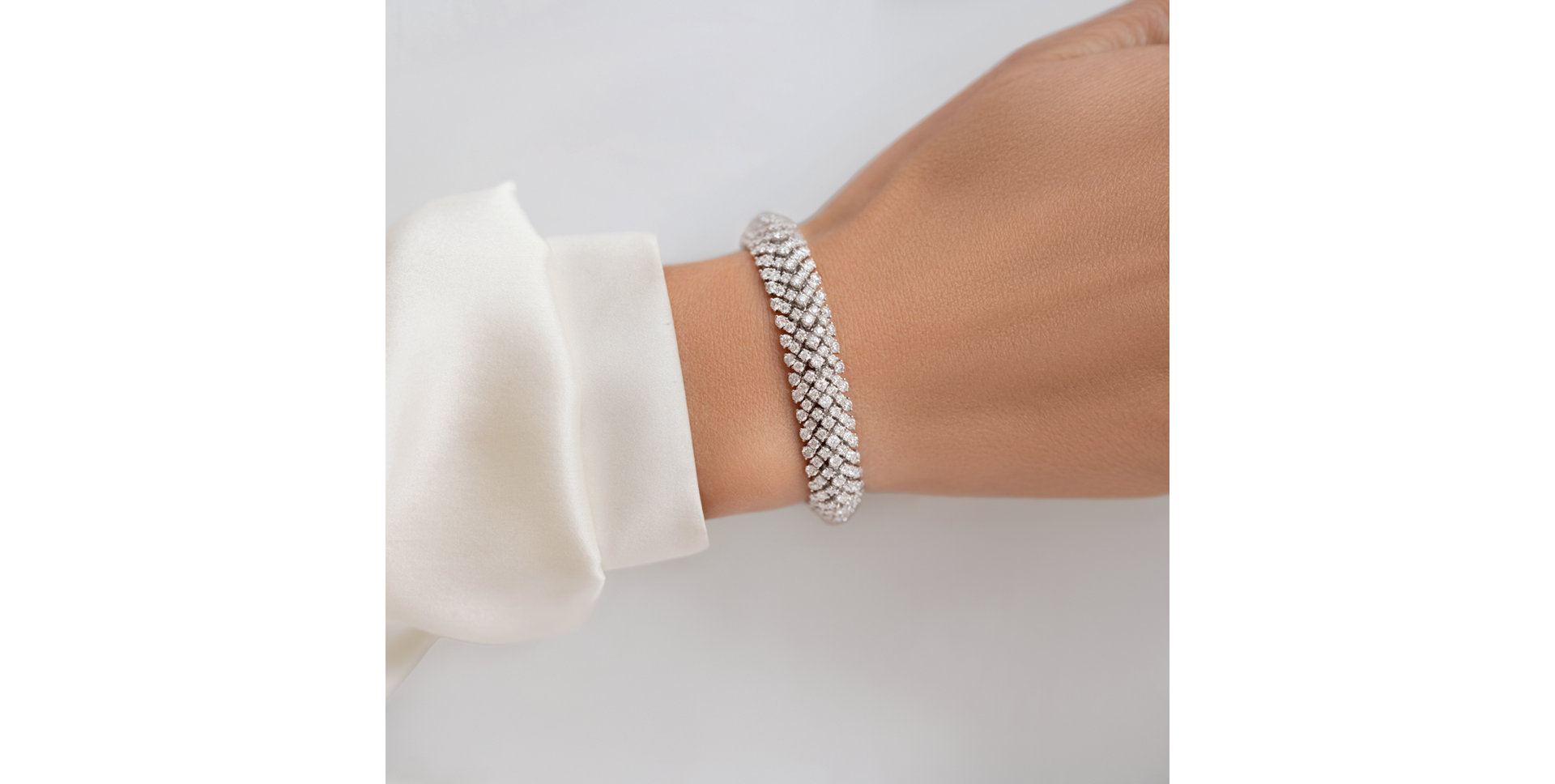 Náramek s diamanty Witching Ribbon