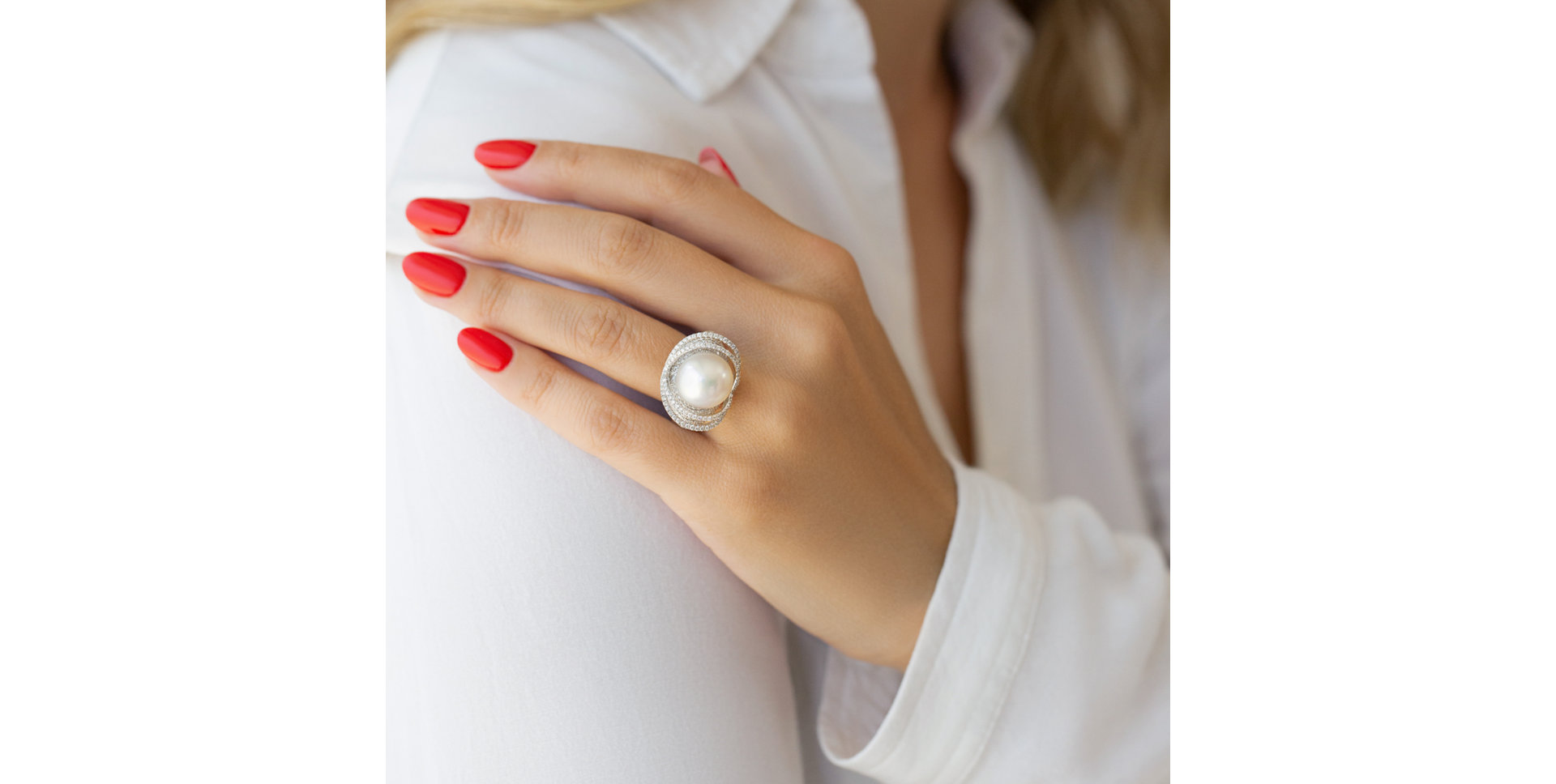 Prsten s perlou a diamanty Oakley