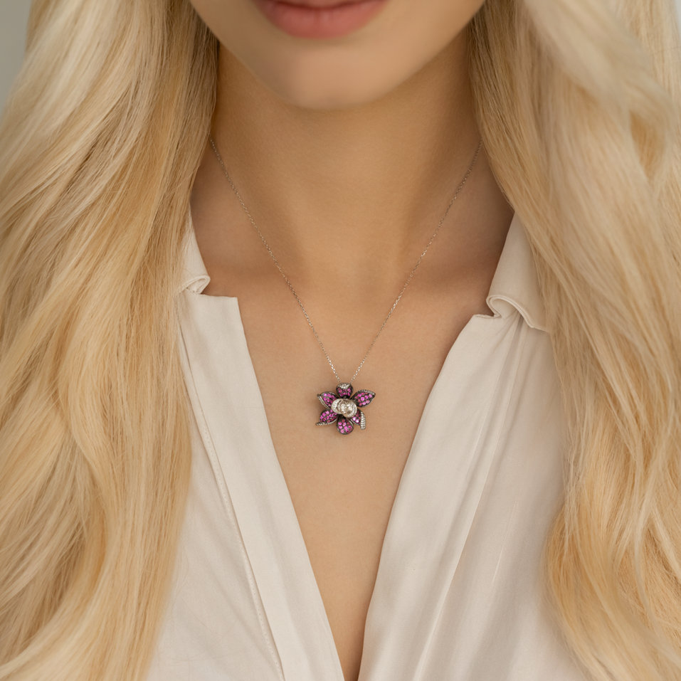 Přívěs s diamanty a safíry Space Bloom