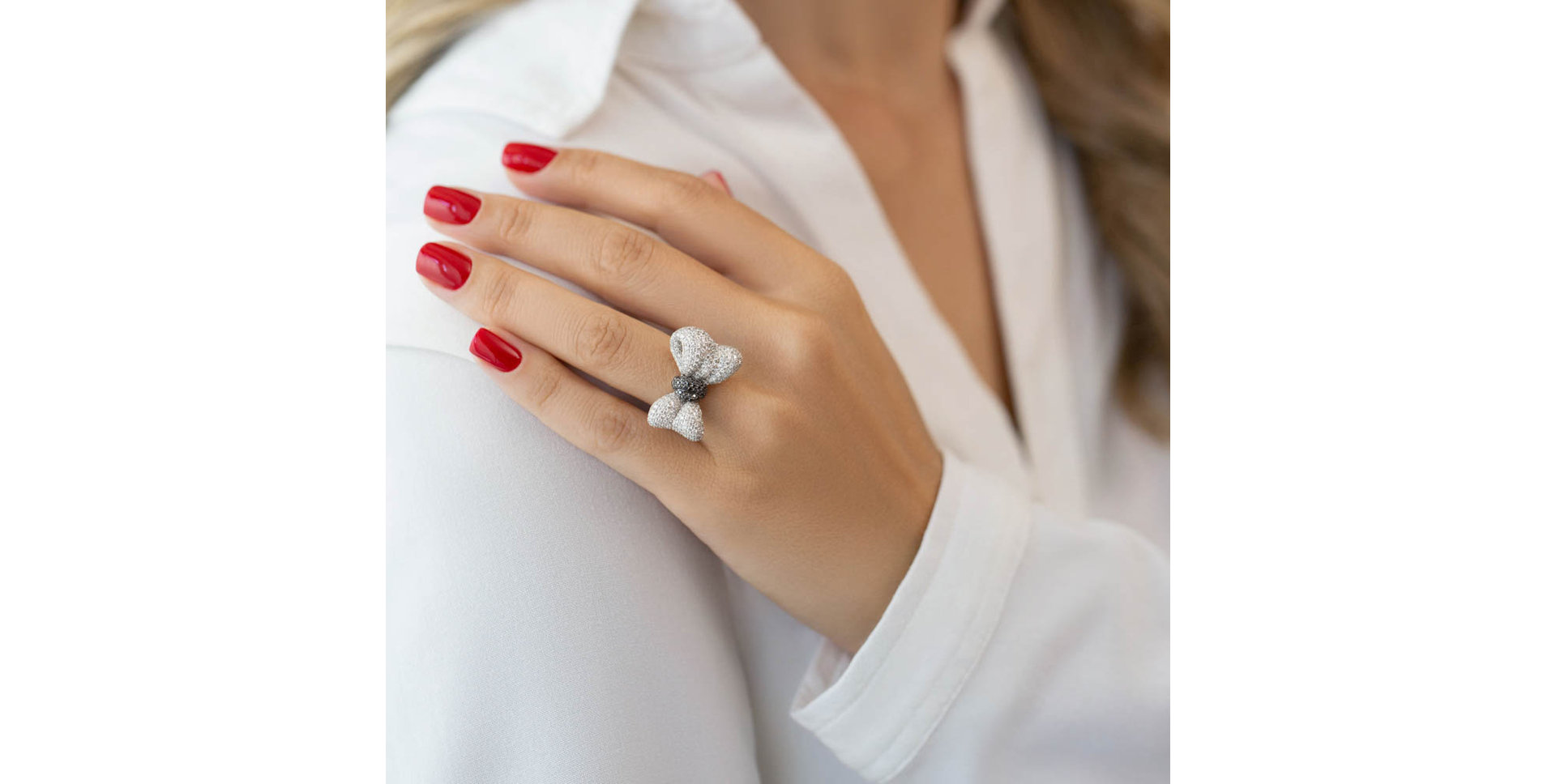 Prsten s černými a bílými diamanty Sheyla