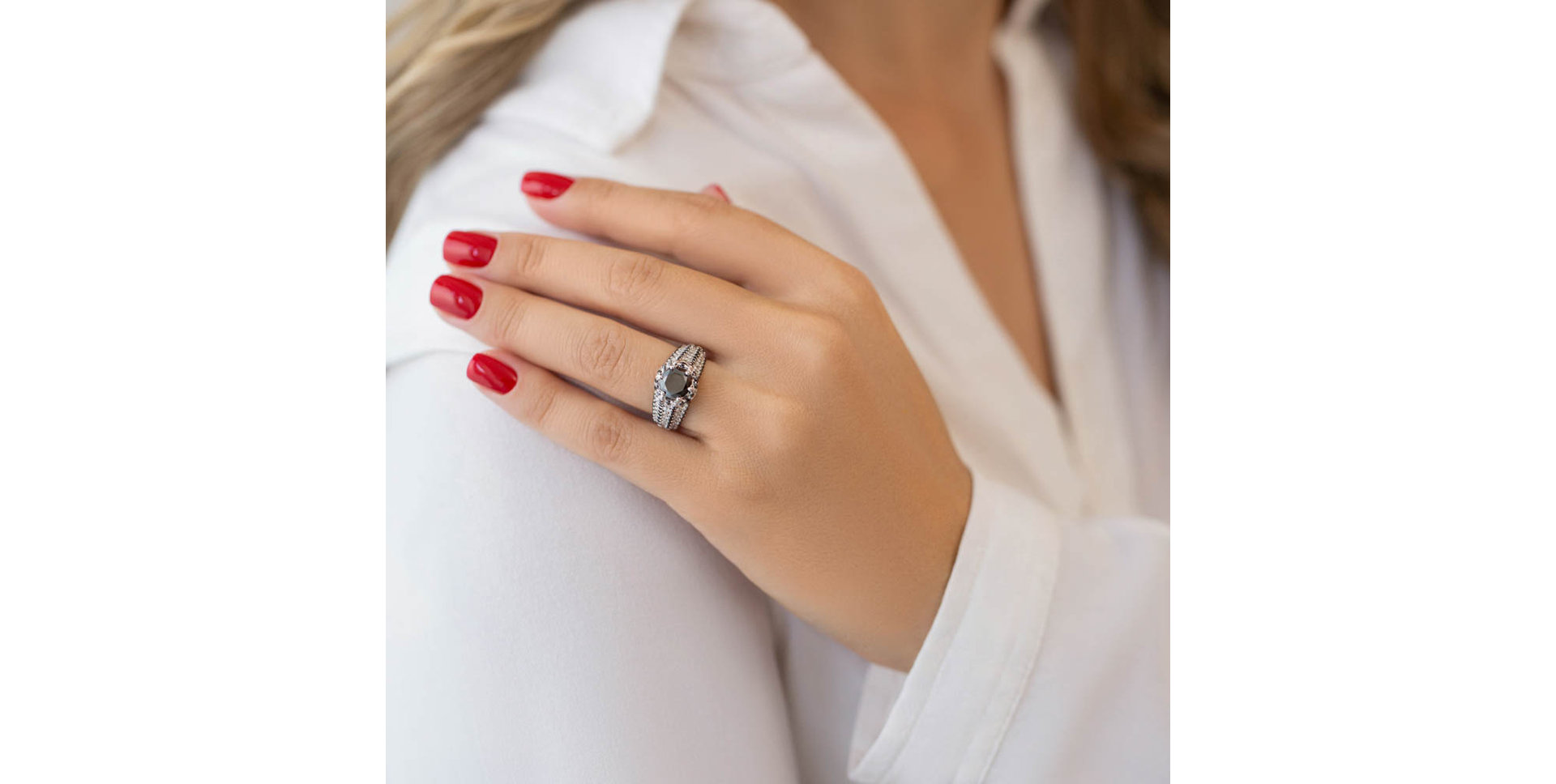 Prsten s černými a bílými diamanty Monroe