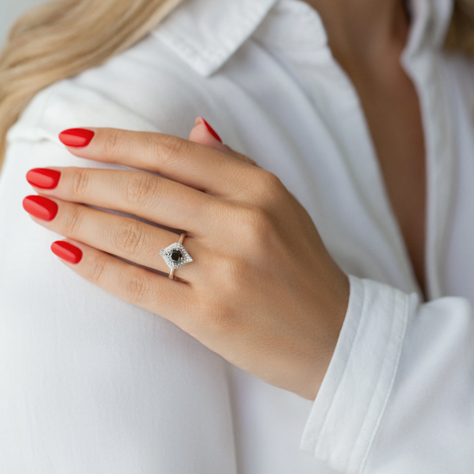 Prsten s černými a bílými diamanty Baroque Message