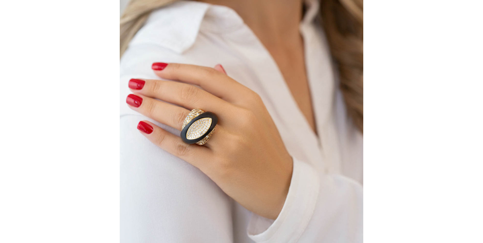 Prsten s bílými a hnědými diamanty a achátem Héra