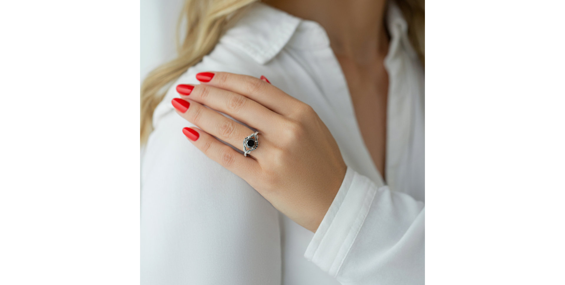 Prsten s černými a bílými diamanty Angelina