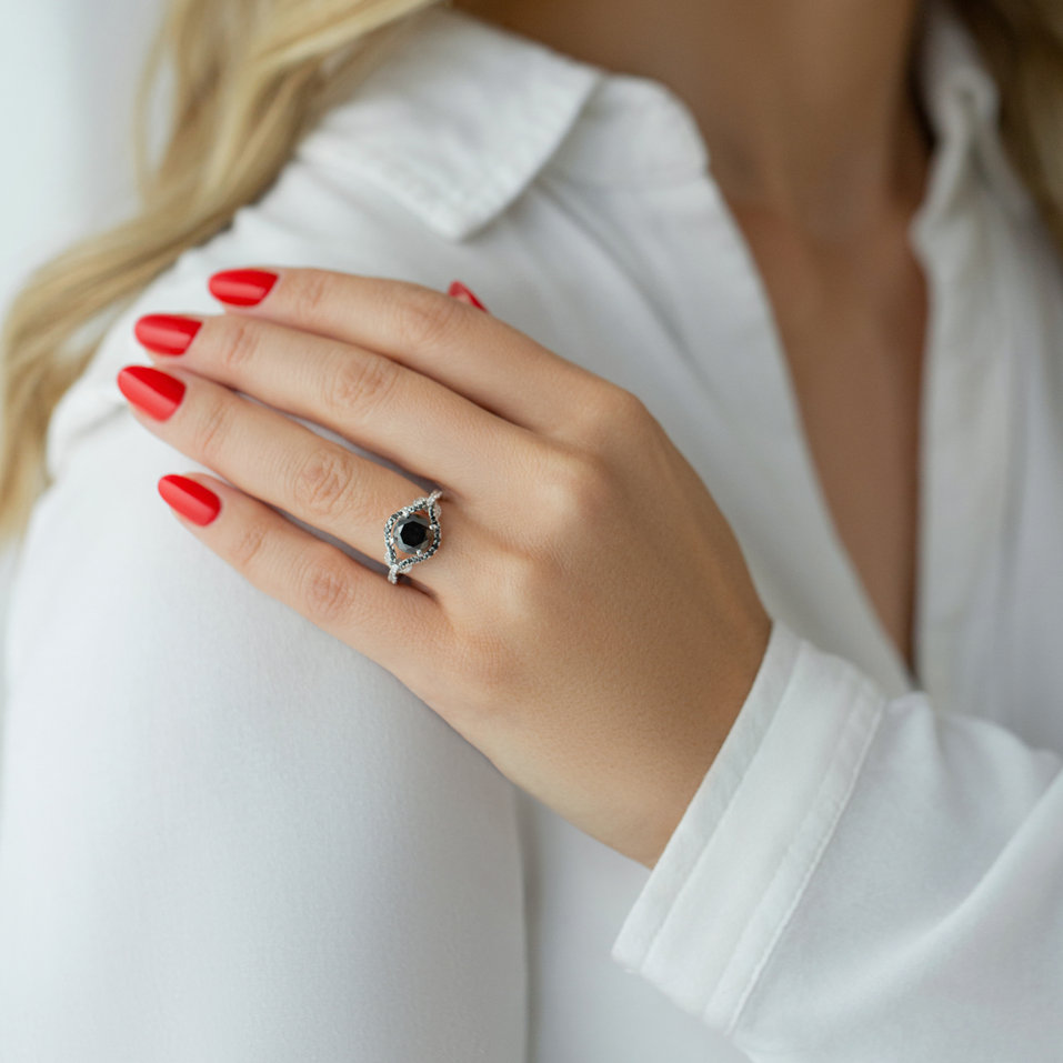 Prsten s černými a bílými diamanty Angelina