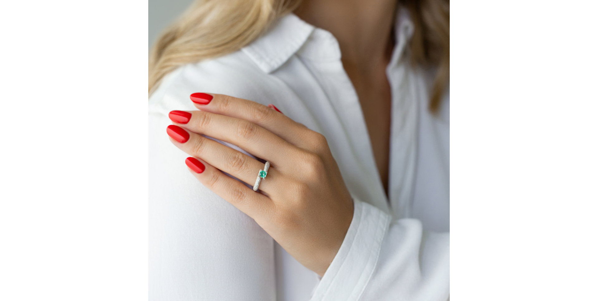 Prsten s modrým diamantem a bílými diamanty Suzette