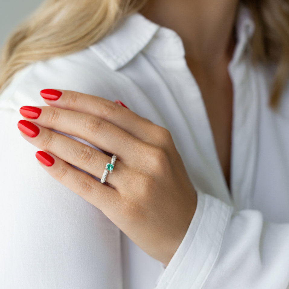 Prsten s modrým diamantem a bílými diamanty Suzette