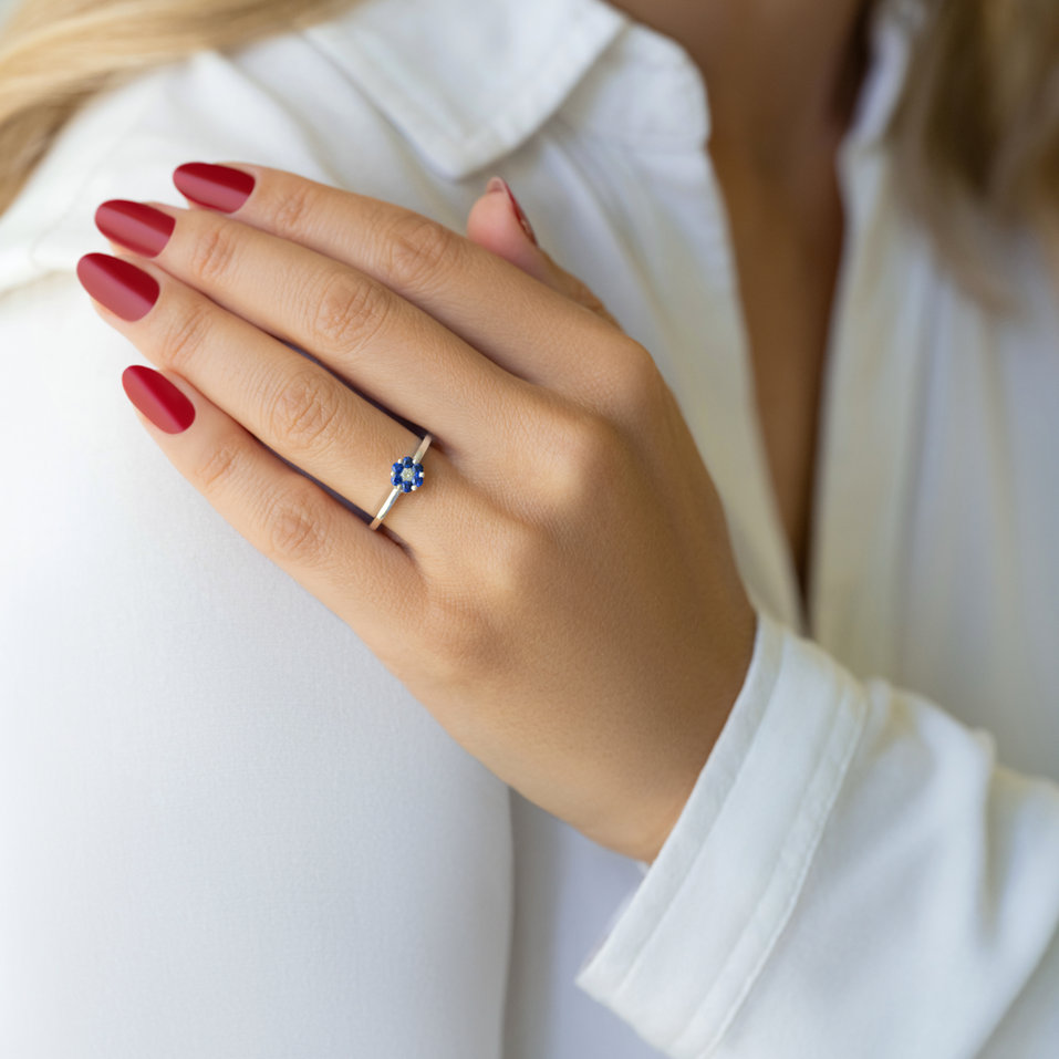Prsten s diamanty a safíry Hollings