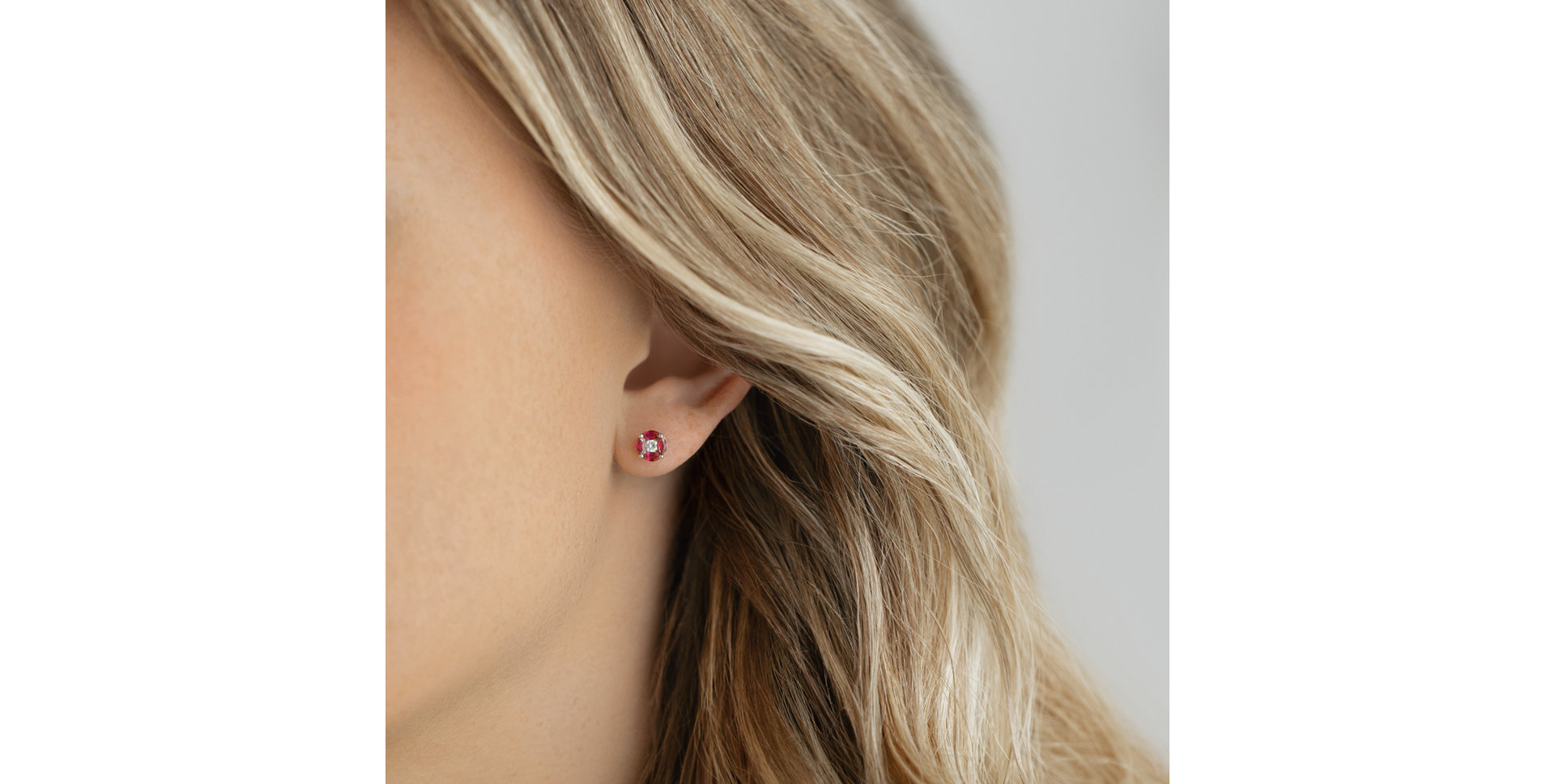 Náušnice s diamanty a rubíny Benedict