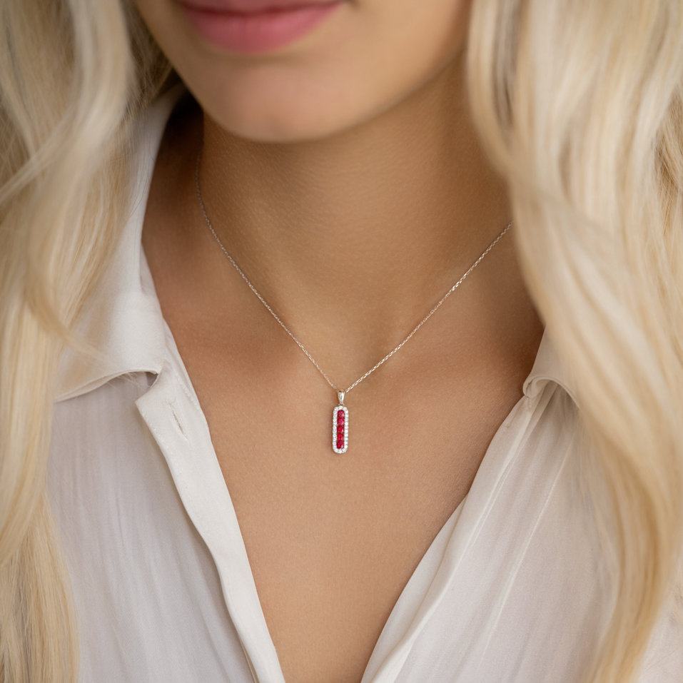 Přívěs s diamanty a rubíny Gia