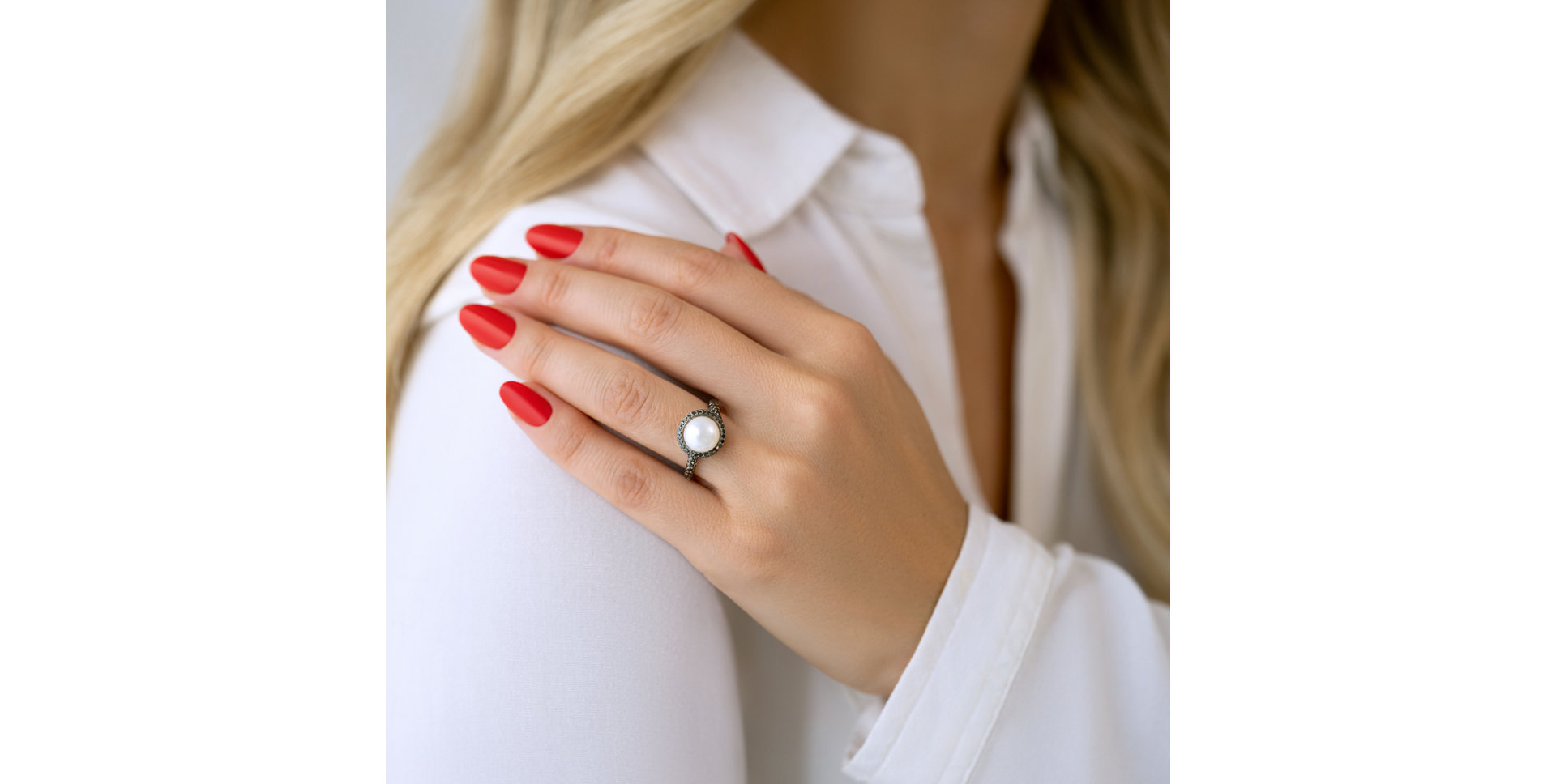 Prsten s černými diamanty a perlou Marine