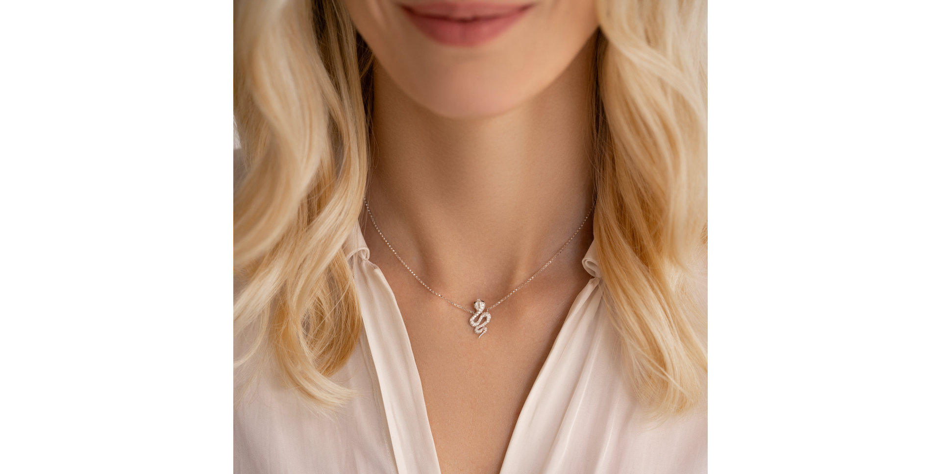 Náhrdelník s černými a bílými diamanty Snake of Eden