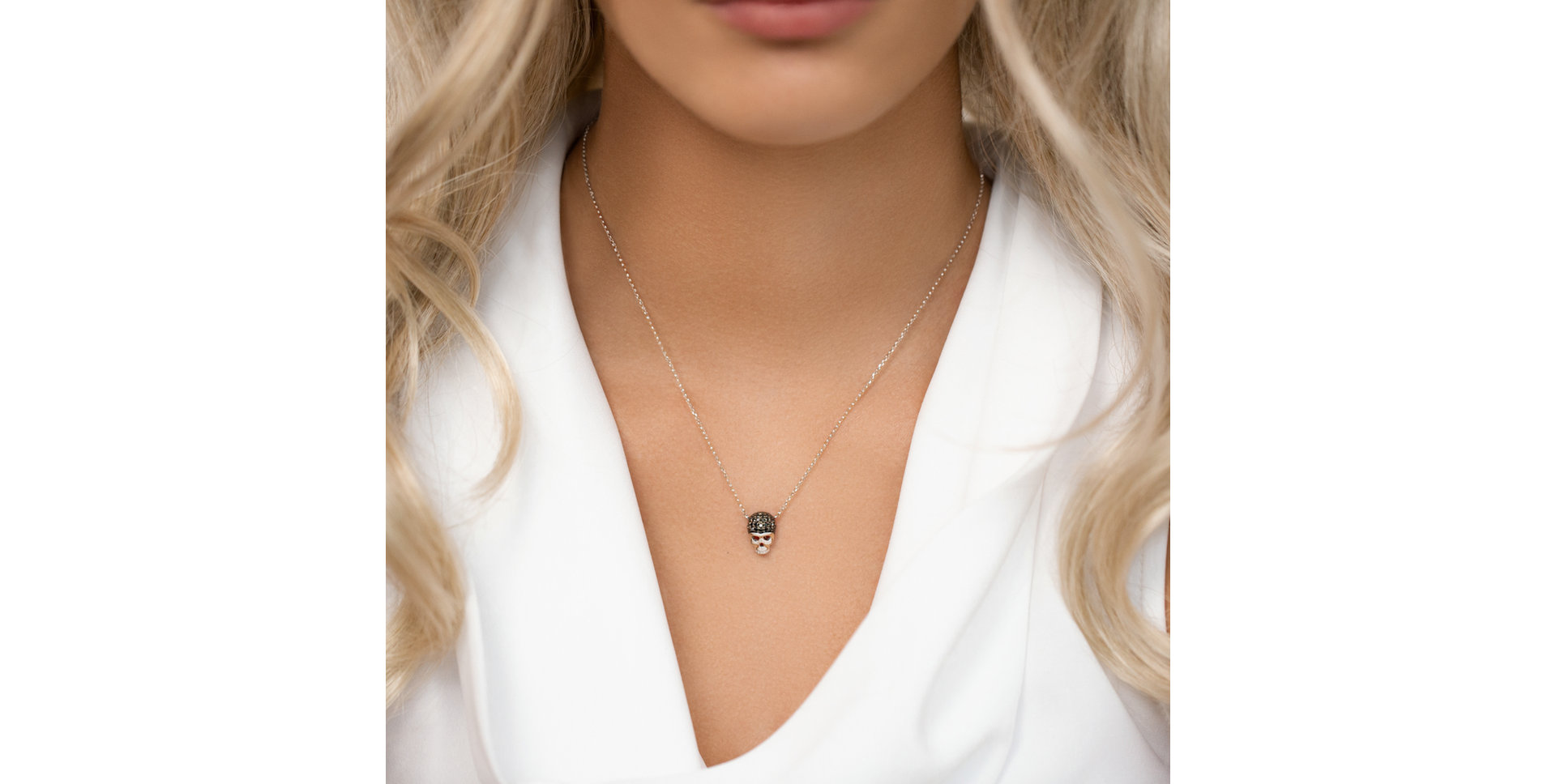 Náhrdelník s černými diamanty Memento Mori