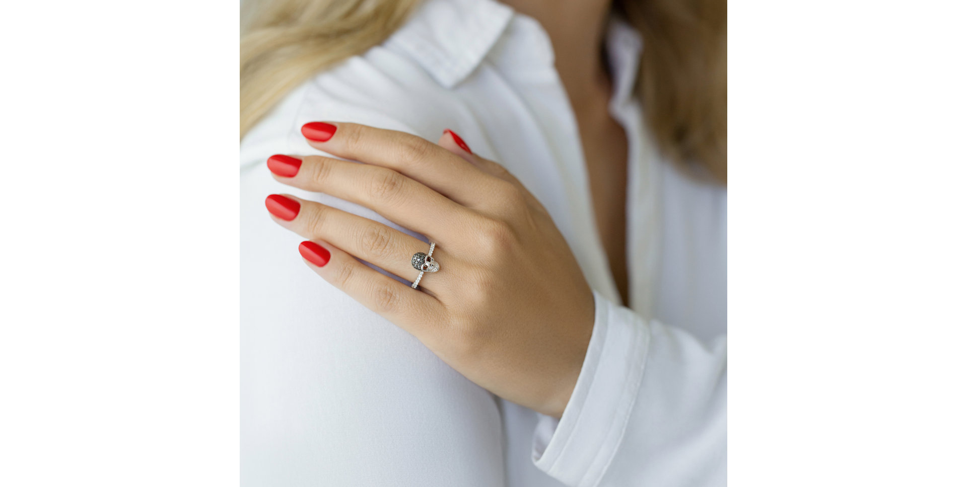 Prsten s bílými a černými diamanty Close Death