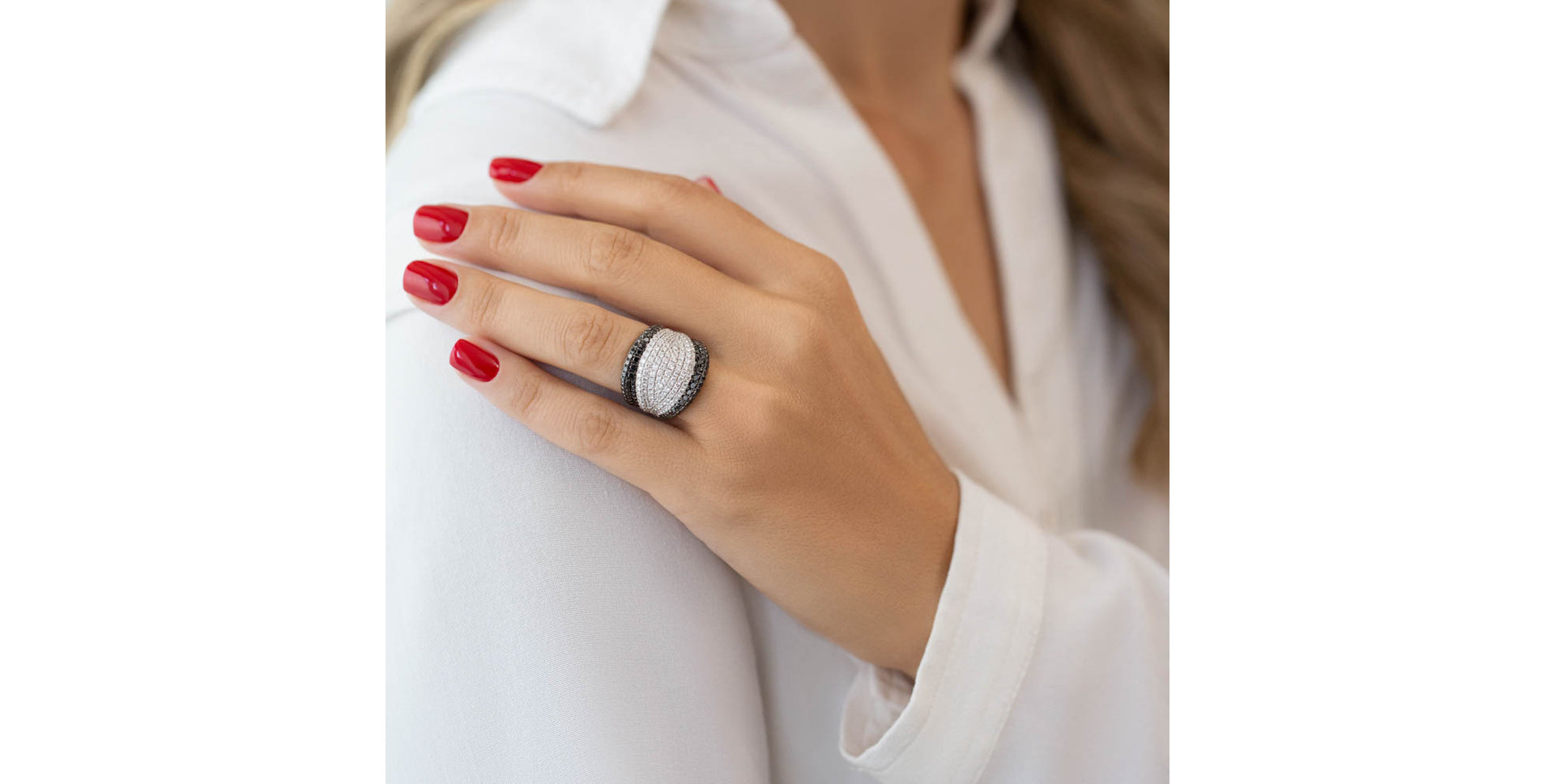 Prsten s černými a bílými diamanty King of Ocean