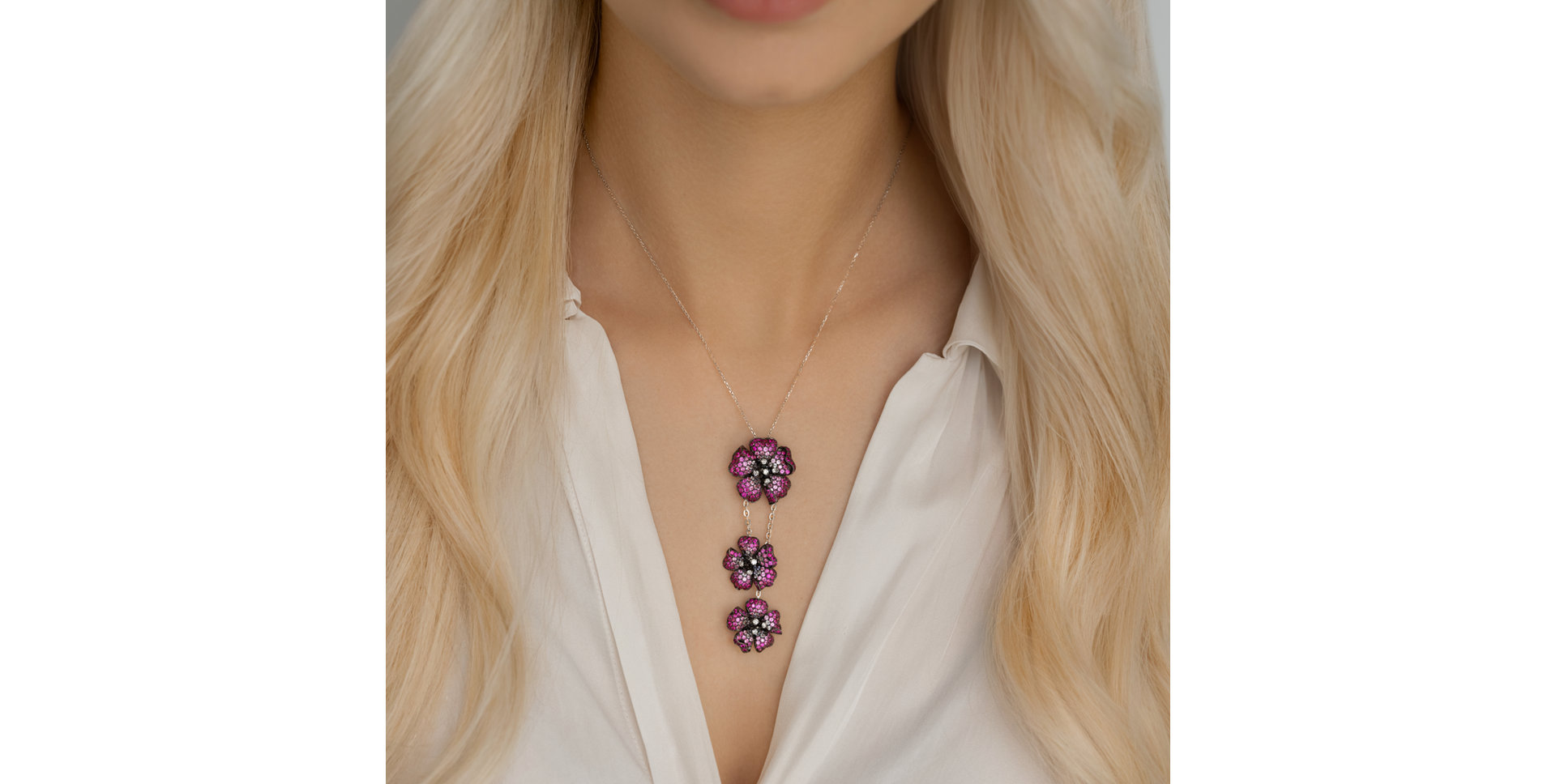 Přívěs s diamanty, rubíny a safíry Ardath