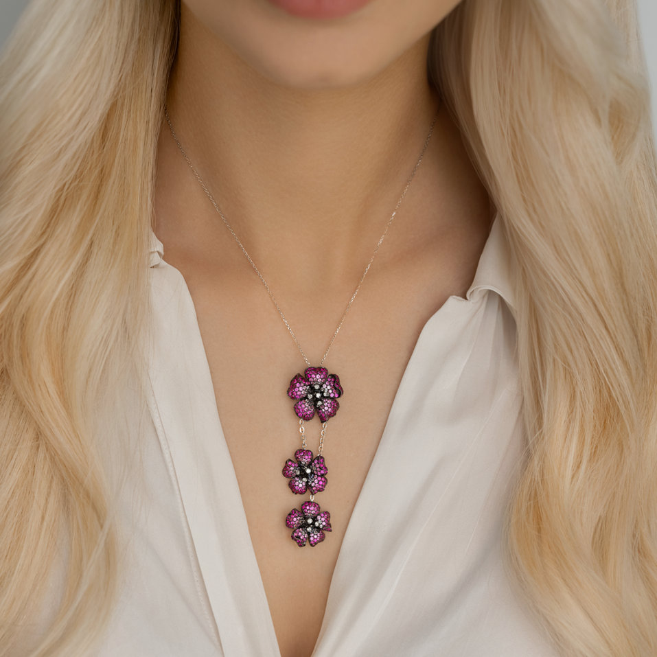 Přívěs s diamanty, rubíny a safíry Ardath