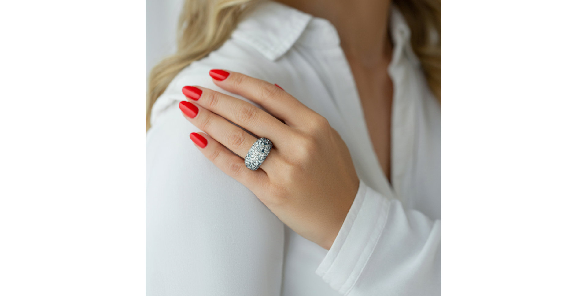 Prsten s diamanty a safíry Schazzenan