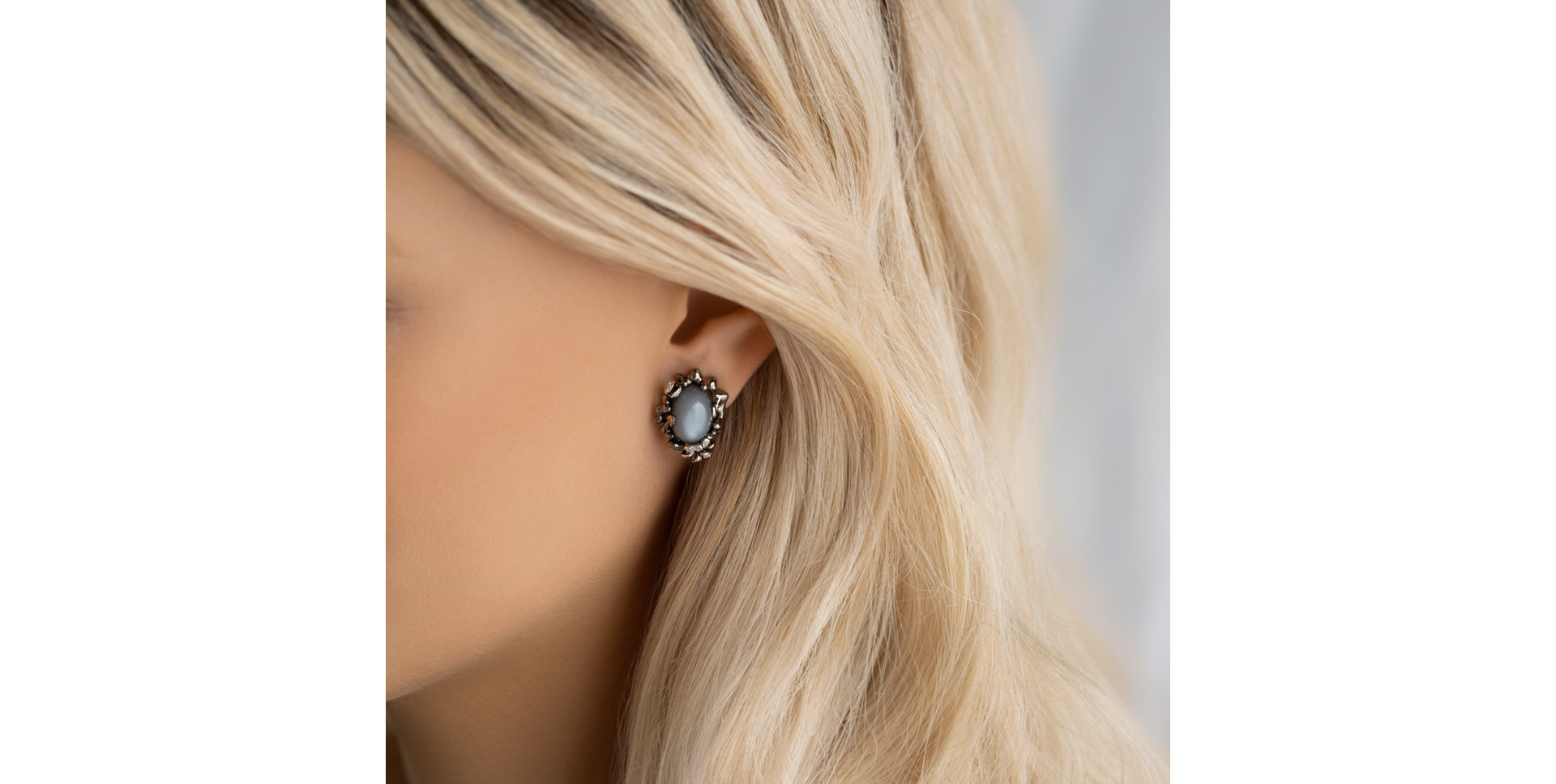 Náušnice s měsíčním kamenem a diamanty Woolley