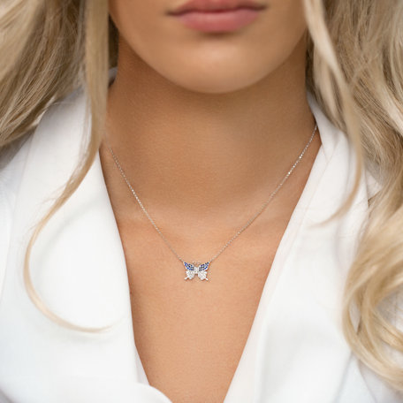 Náhrdelník s diamanty a safíry Monogram Butterfly