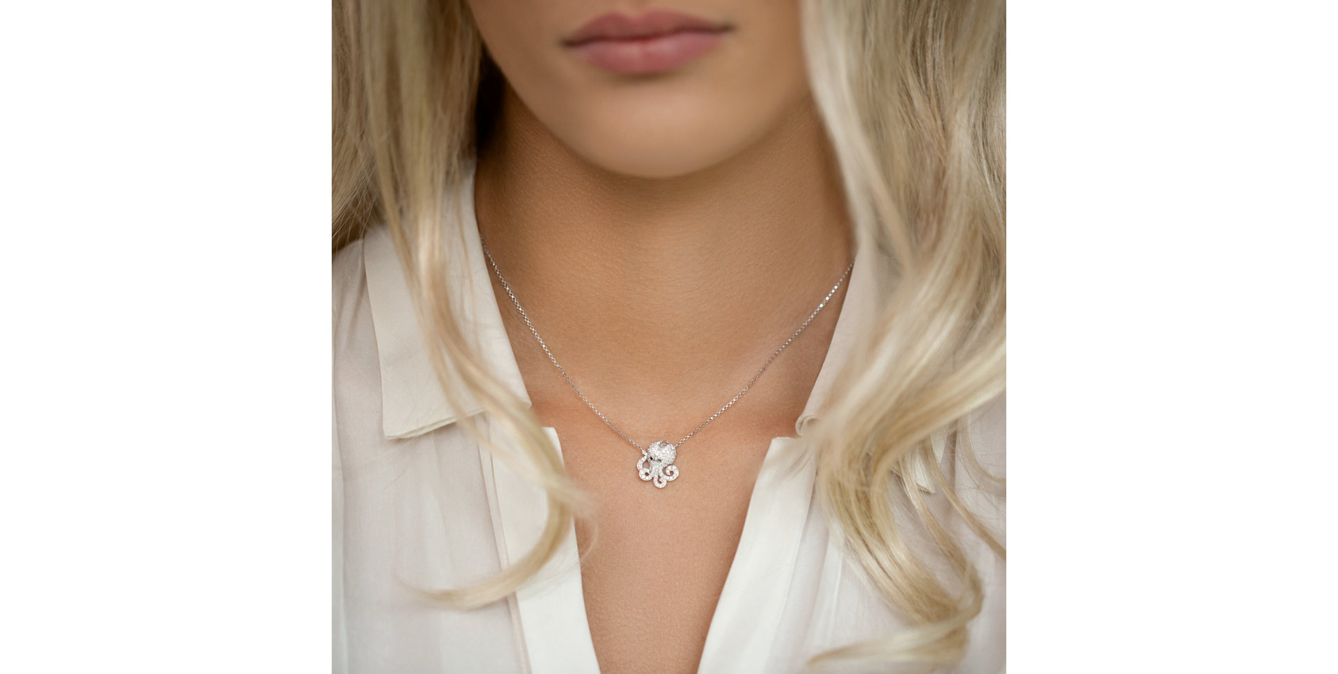 Náhrdelník s černými a bílými diamanty Sweet Octopus