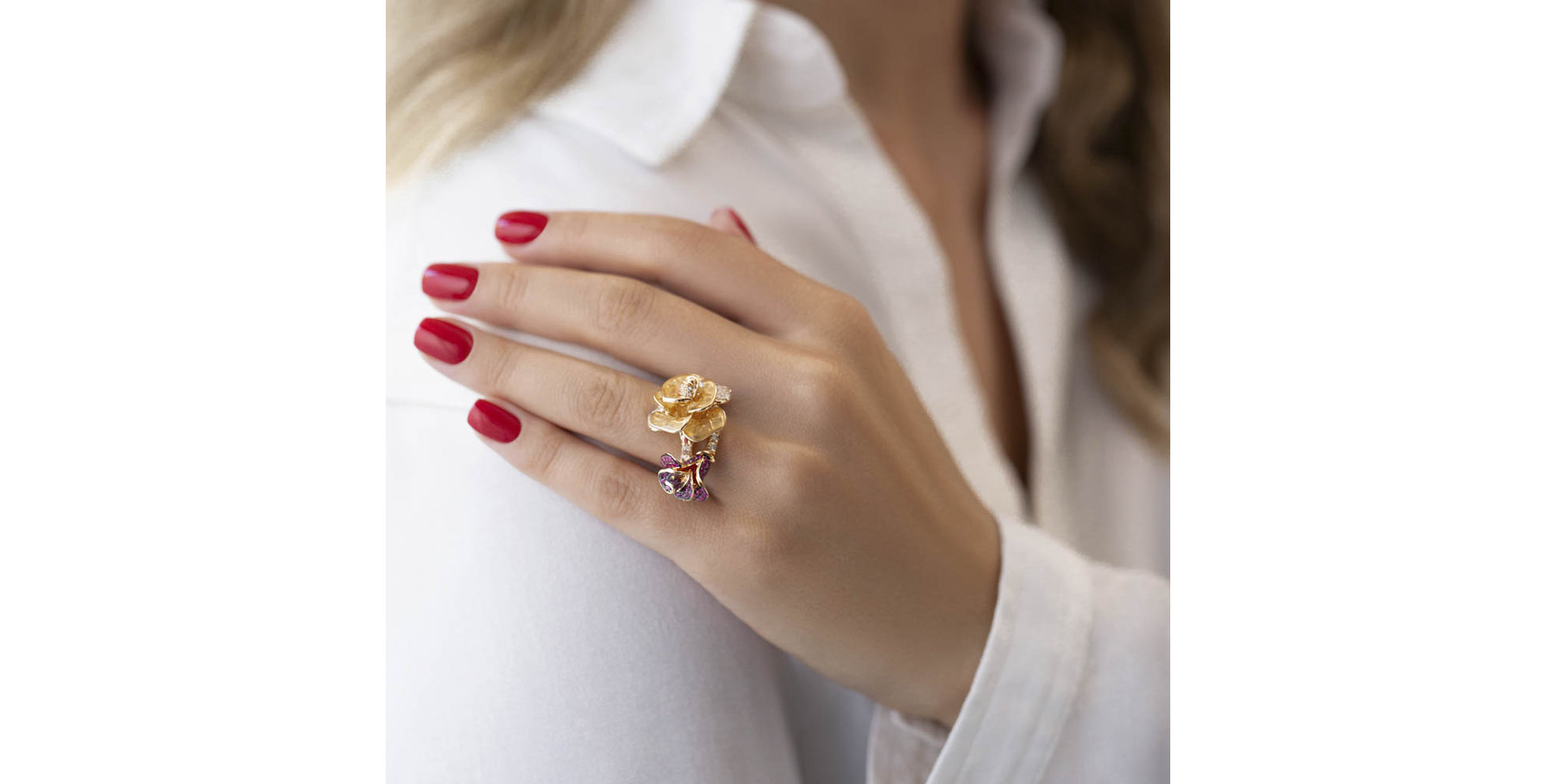 Prsten s bílými a hnědými diamanty, emailem a rubíny Princess Rose