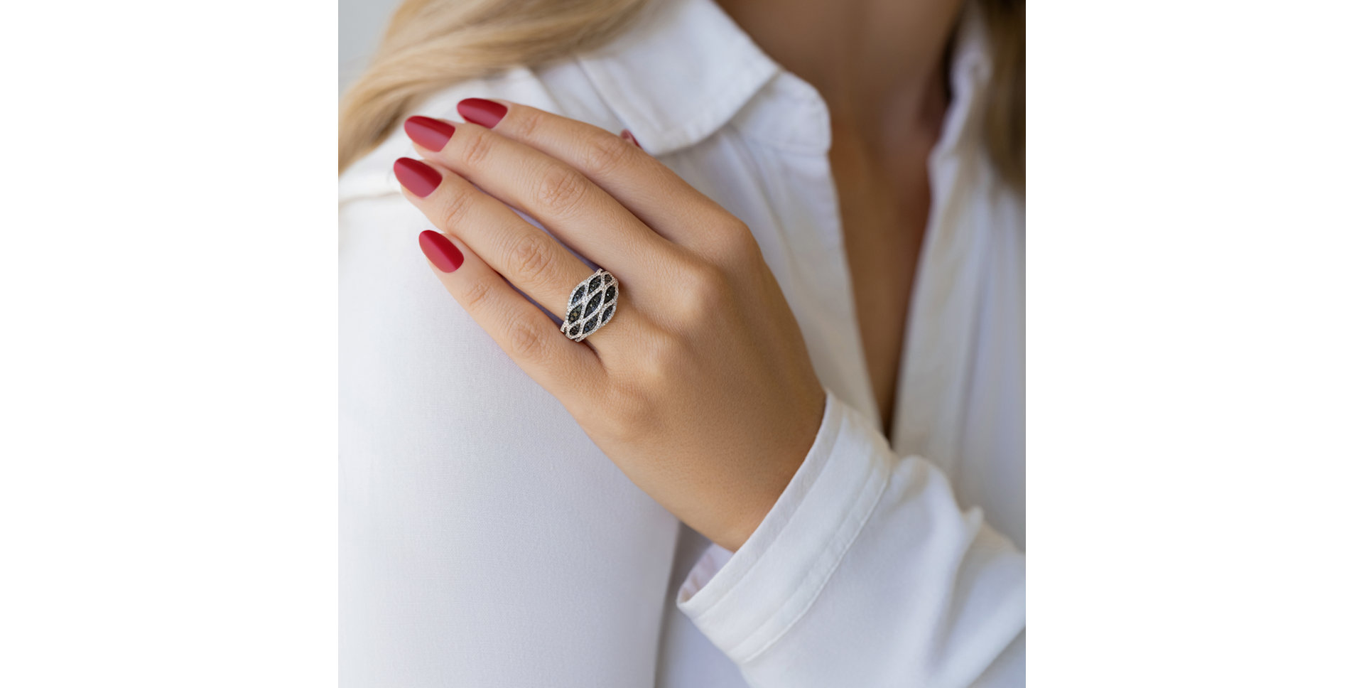 Prsten s černými a bílými diamanty Rufuel