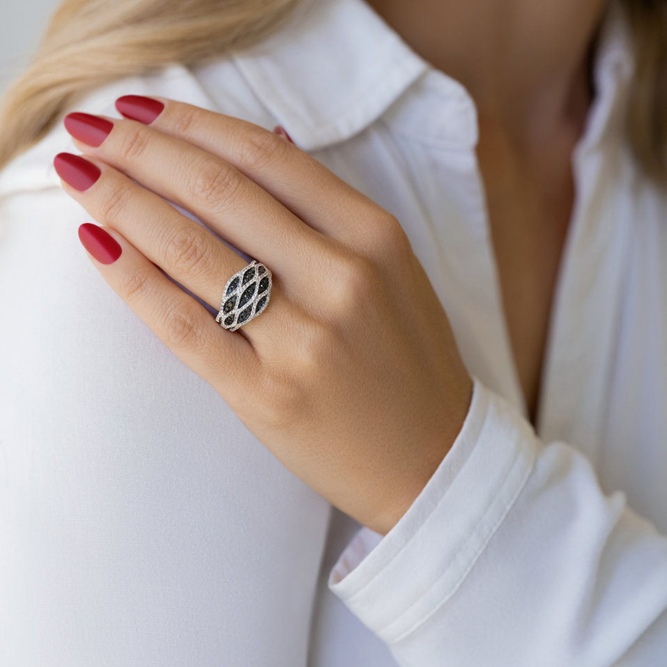 Prsten s černými a bílými diamanty Rufuel