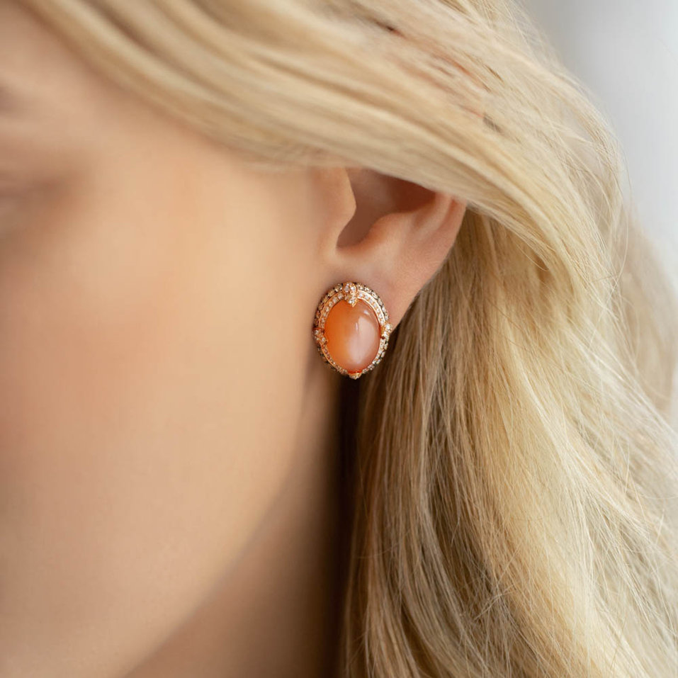 Náušnice s měsíčním kamenem a hnědými diamanty Alpenglow Desire