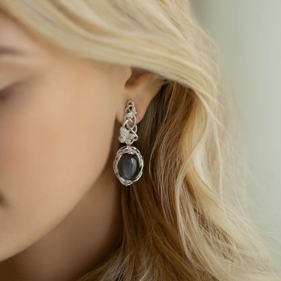 Náušnice s měsíčním kamenem a diamanty Balance Sheet