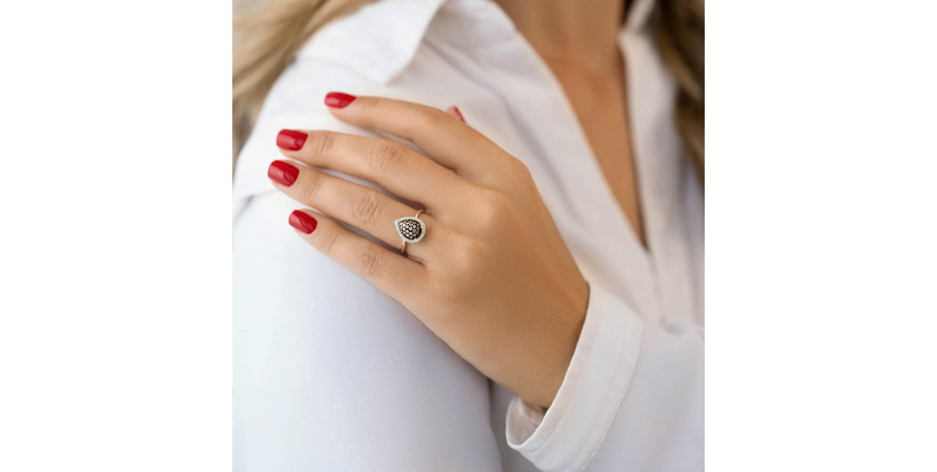 Prsten s bílými a hnědými diamanty Romual