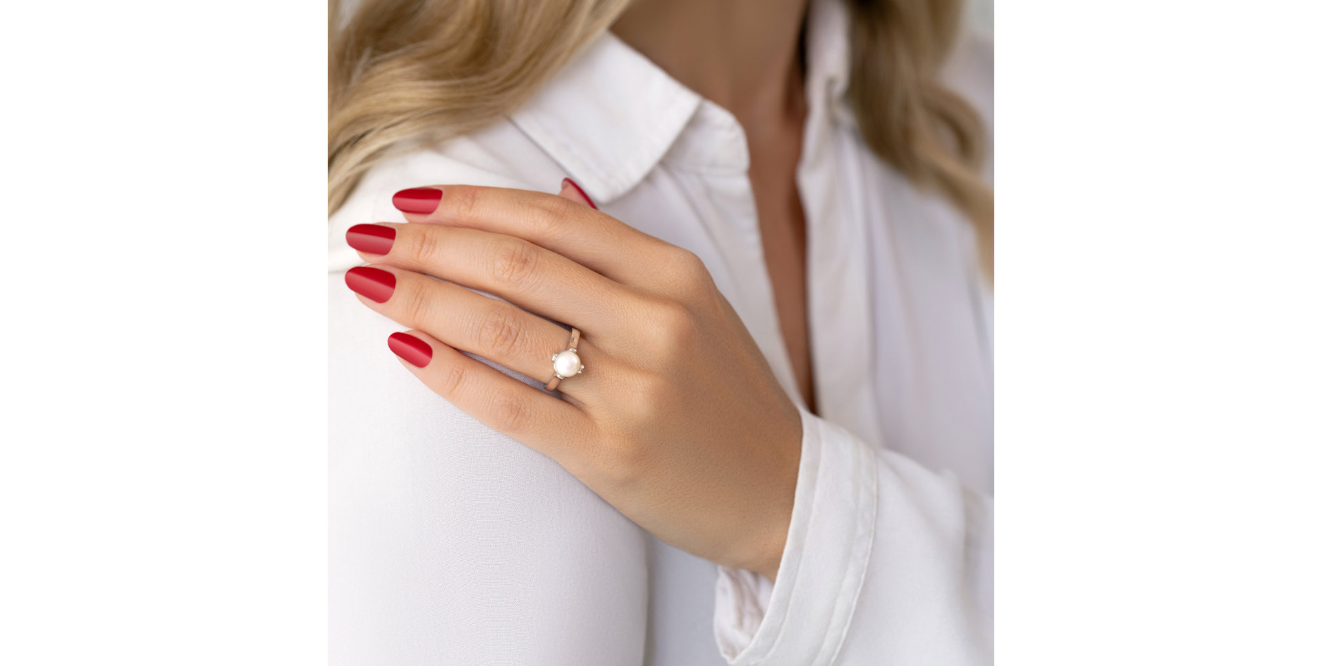 Prsten s perlou a diamanty Pulydamas