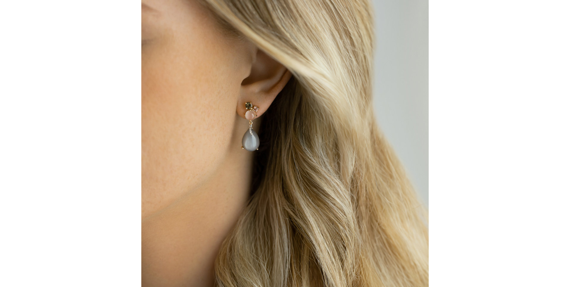 Náušnice s diamanty, měsíčním kamenem, turmalínem a růženínem Alpenglow Rain